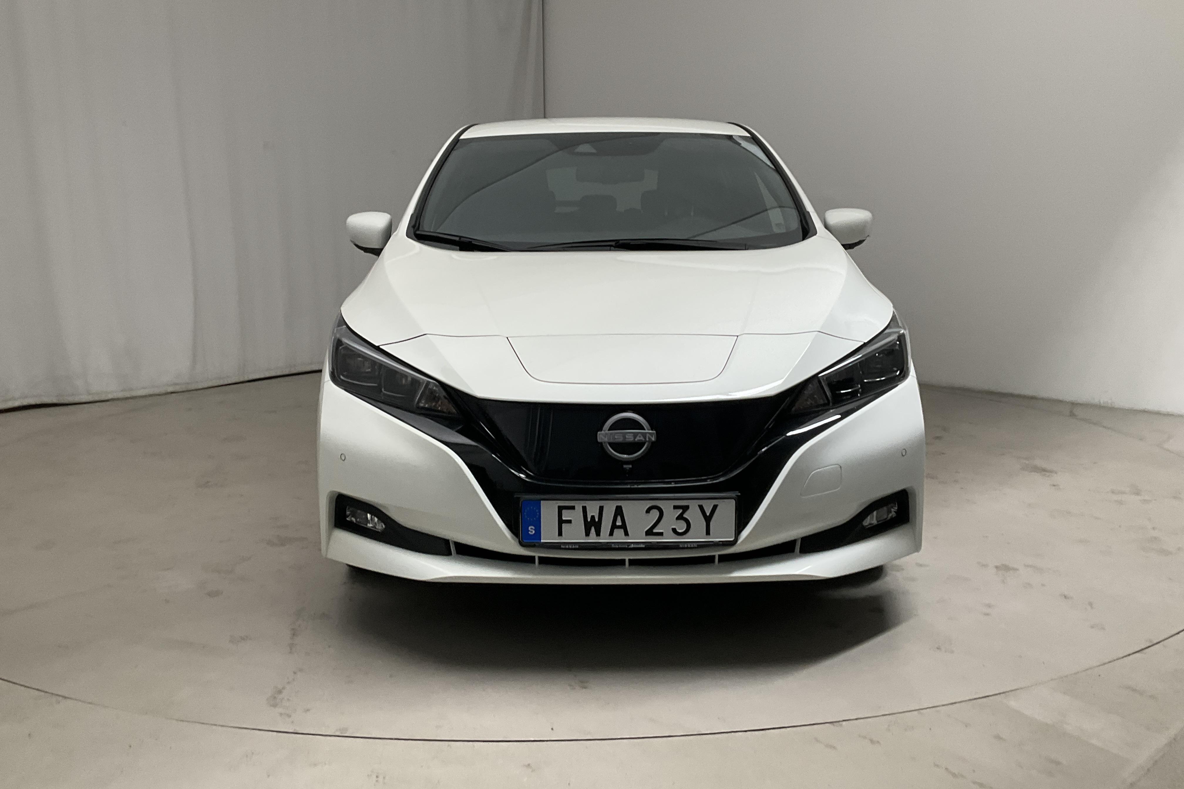 Nissan LEAF 5dr 39 kWh (150hk) - 11 750 km - Automatic - white - 2023