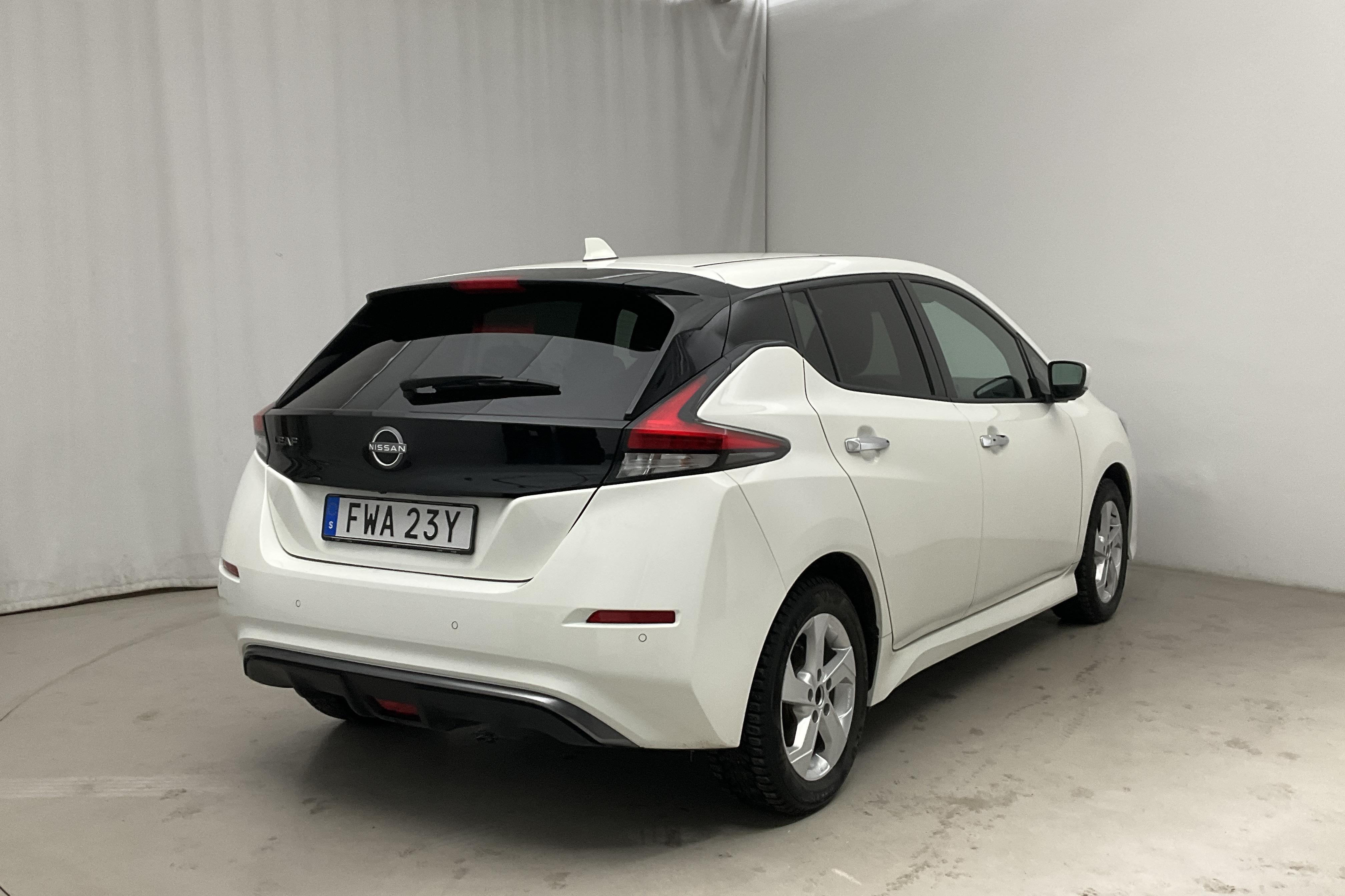 Nissan LEAF 5dr 39 kWh (150hk) - 11 750 km - Automatic - white - 2023