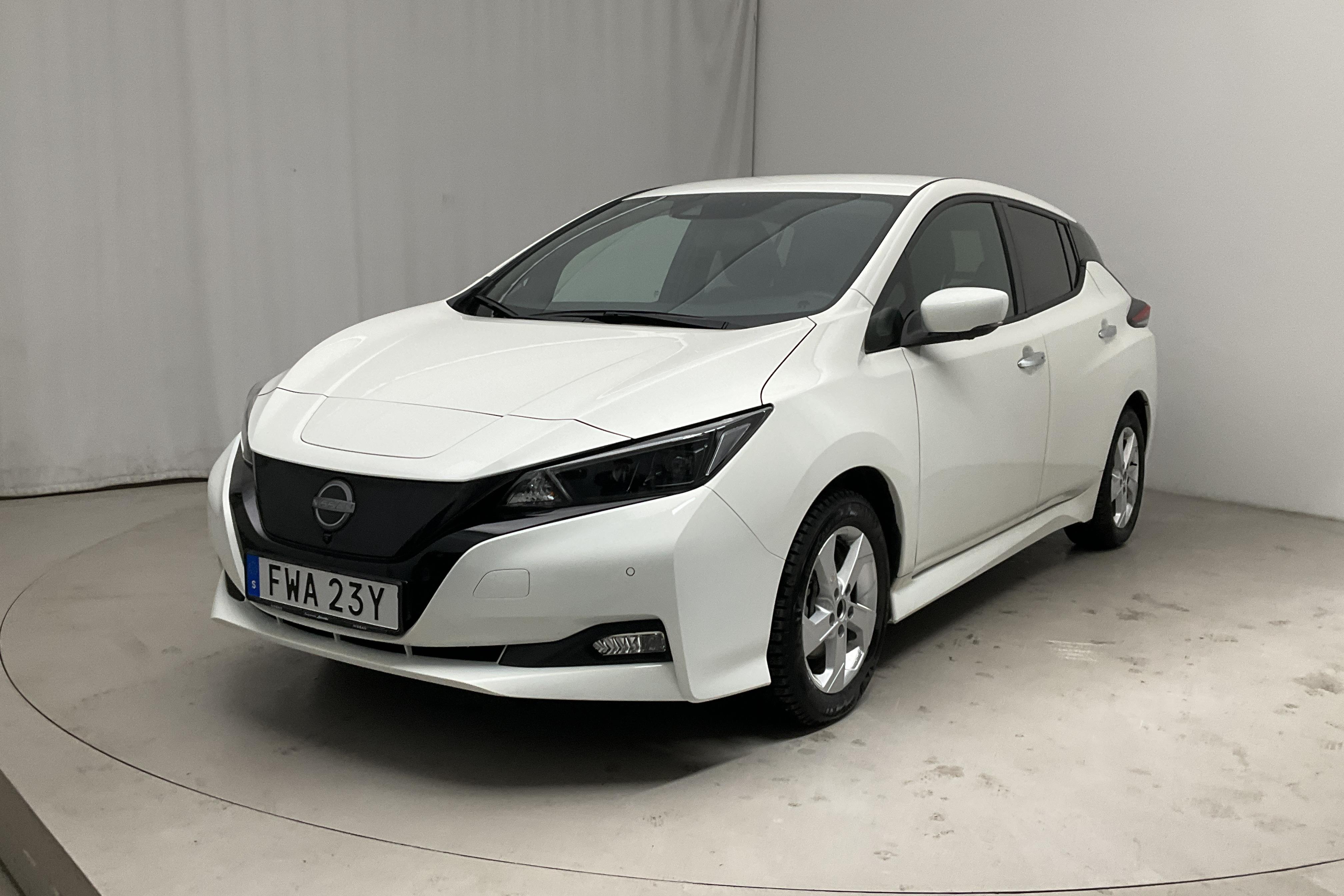 Nissan LEAF 5dr 39 kWh (150hk) - 11 750 km - Automatic - white - 2023