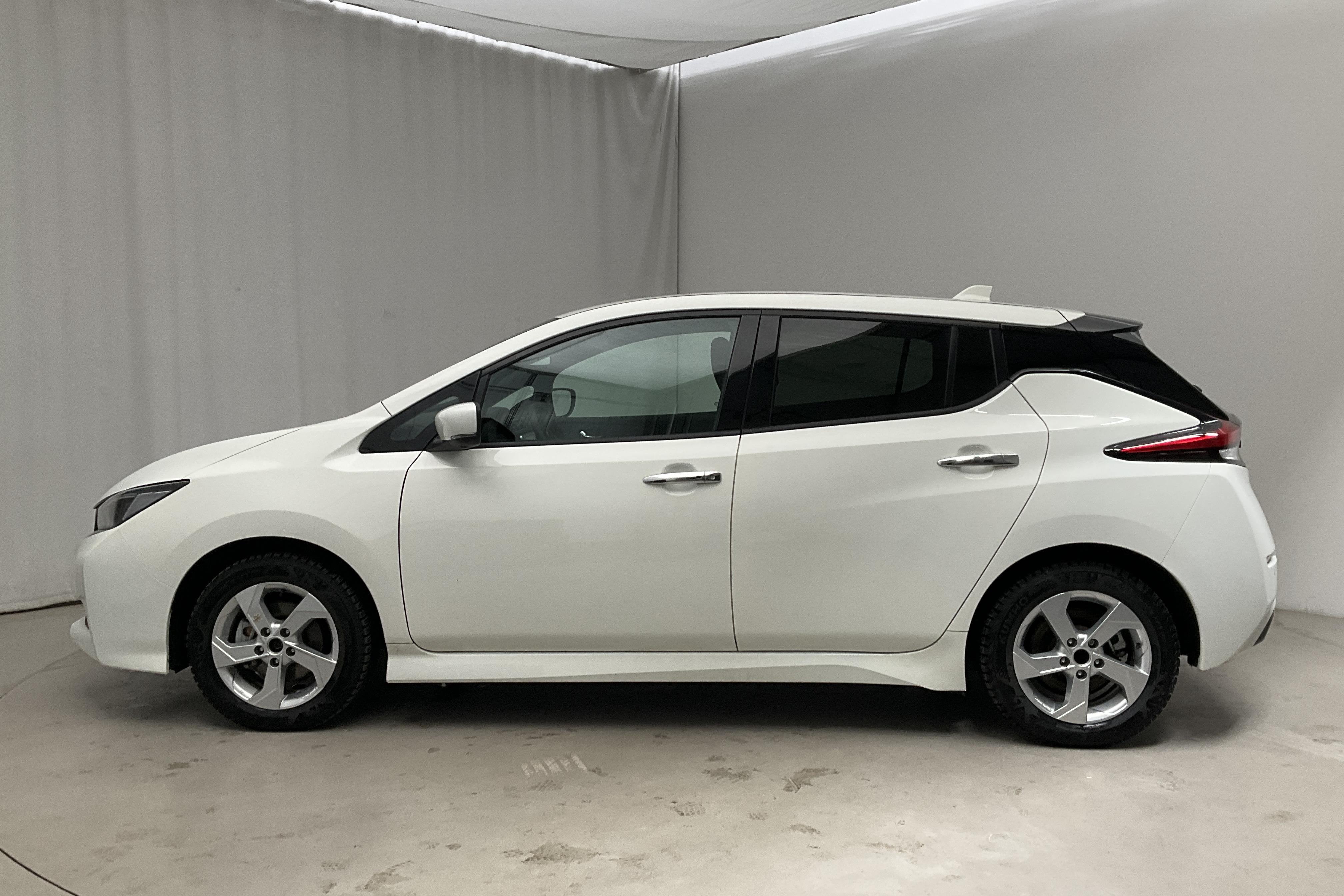 Nissan LEAF 5dr 39 kWh (150hk) - 11 750 km - Automatic - white - 2023