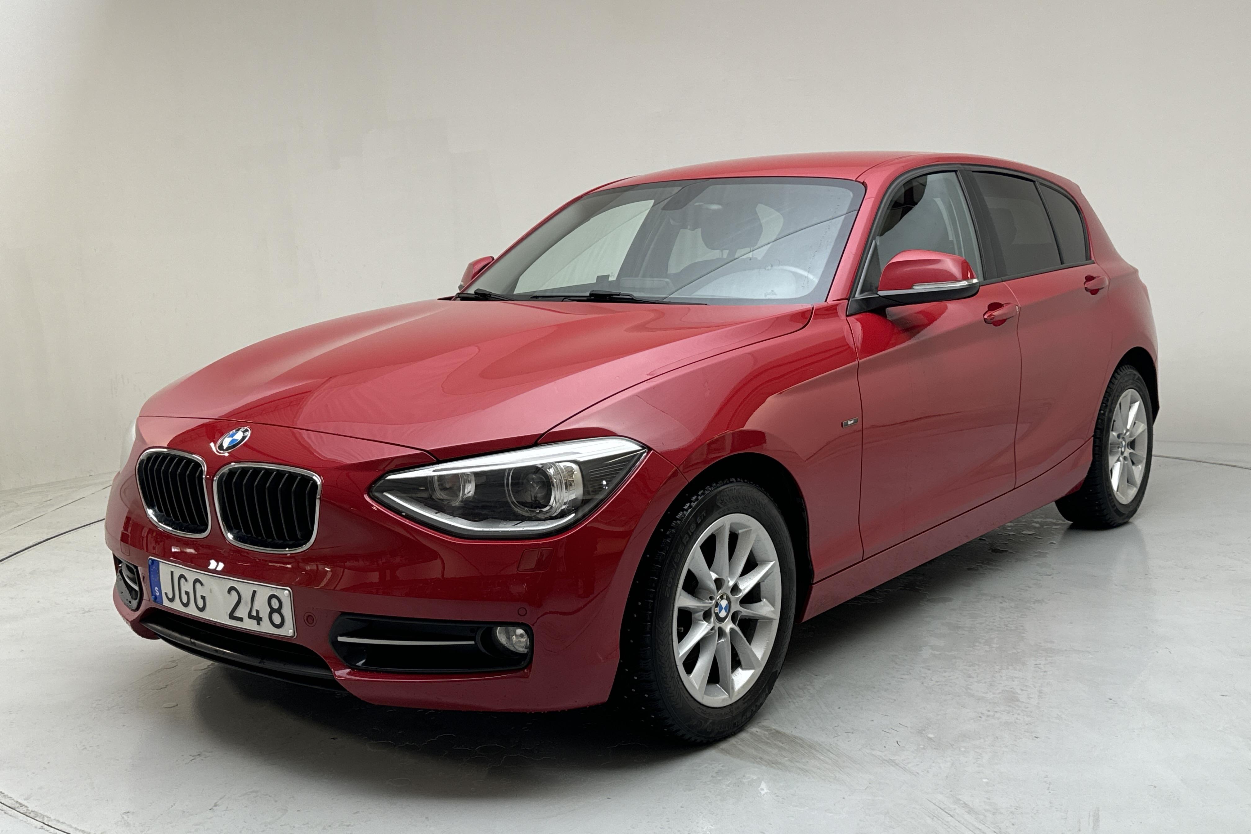 BMW 116i 5dr, F20 (136hk) - 115 560 km - Manual - red - 2013