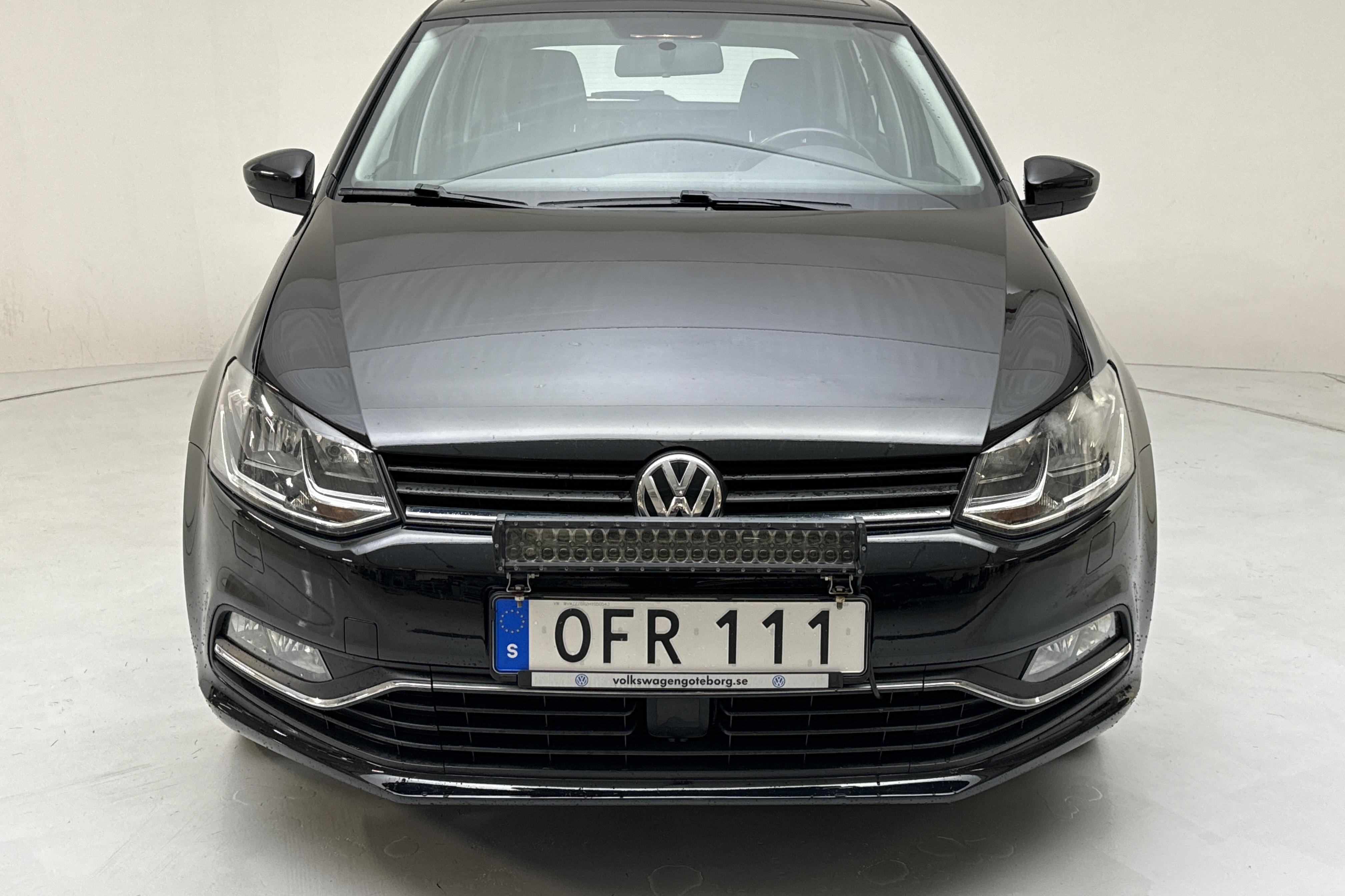 VW Polo 1.2 TSI 5dr (90hk) - 100 240 km - Manualna - czarny - 2017