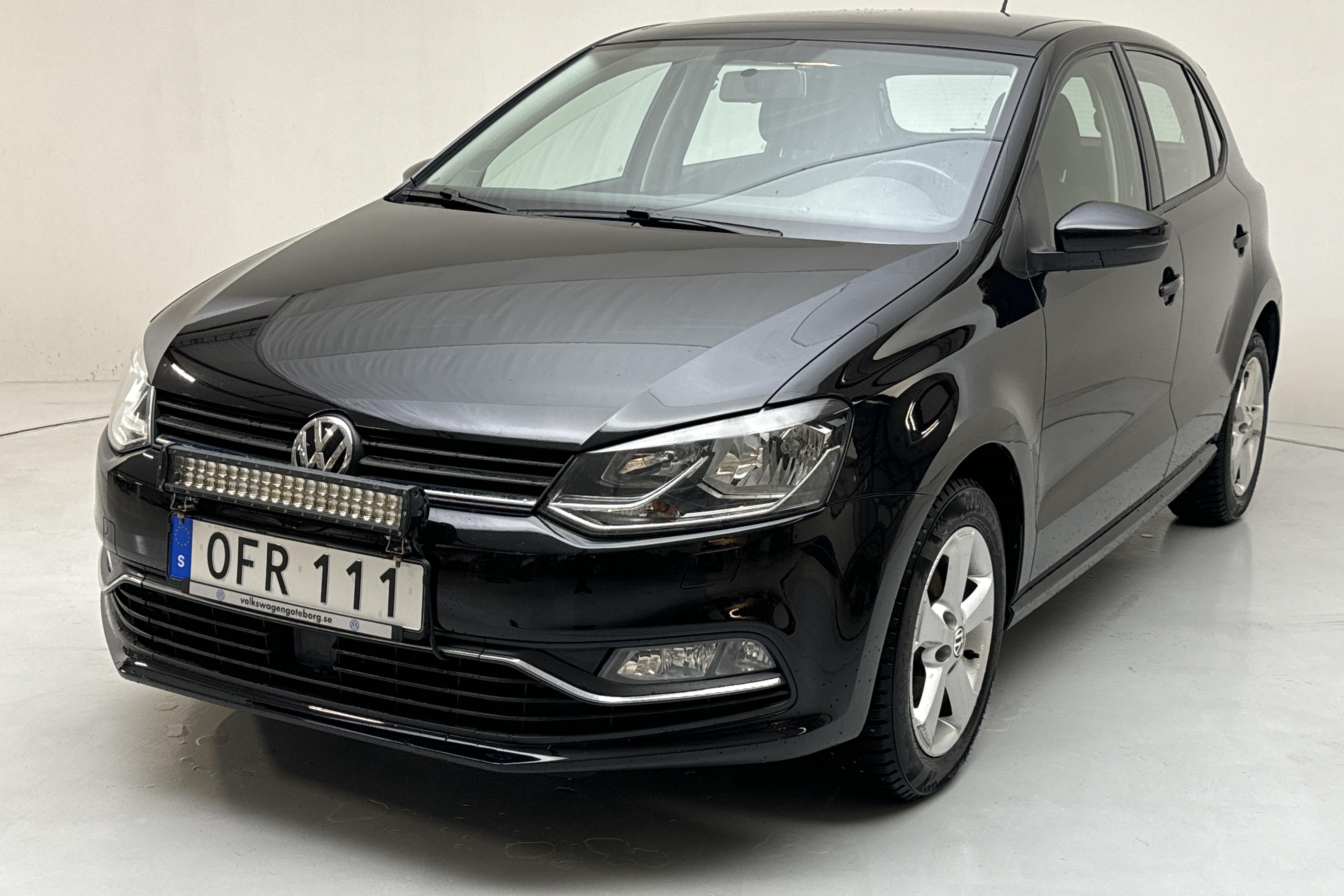 VW Polo 1.2 TSI 5dr (90hk) - 100 240 km - Manualna - czarny - 2017