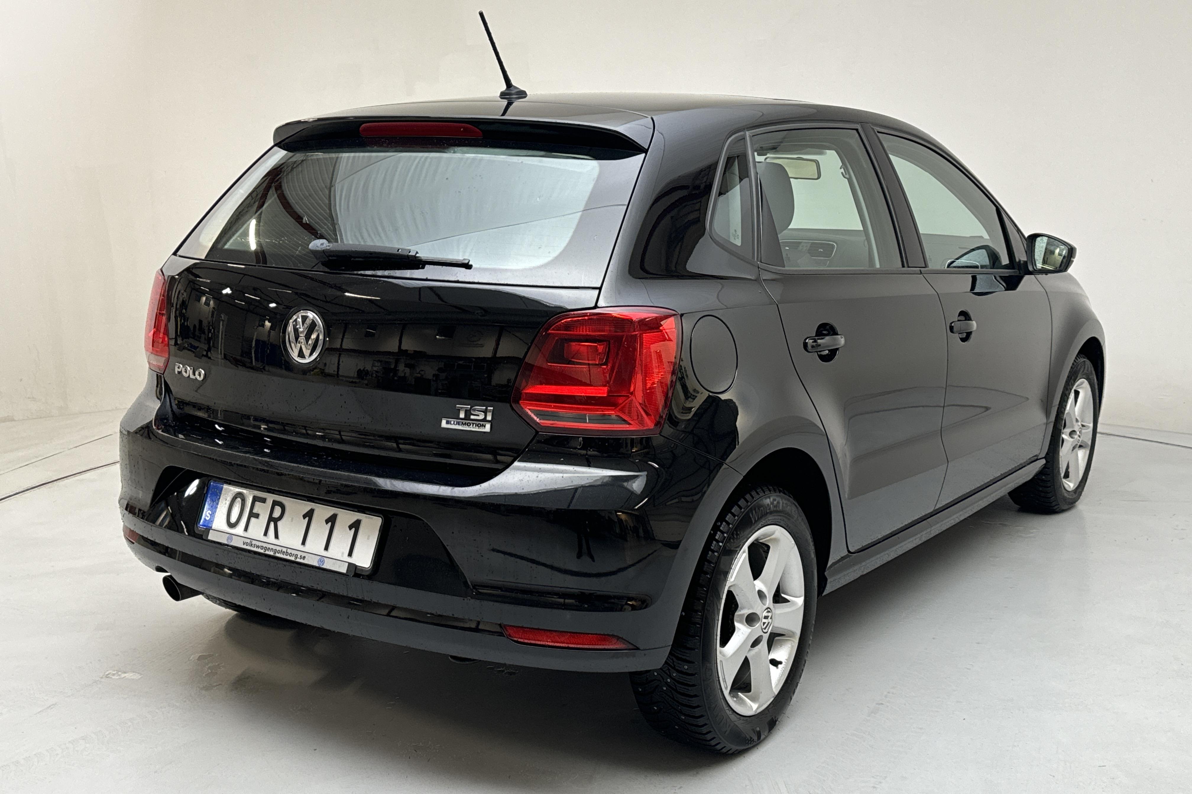 VW Polo 1.2 TSI 5dr (90hk) - 100 240 km - Manualna - czarny - 2017