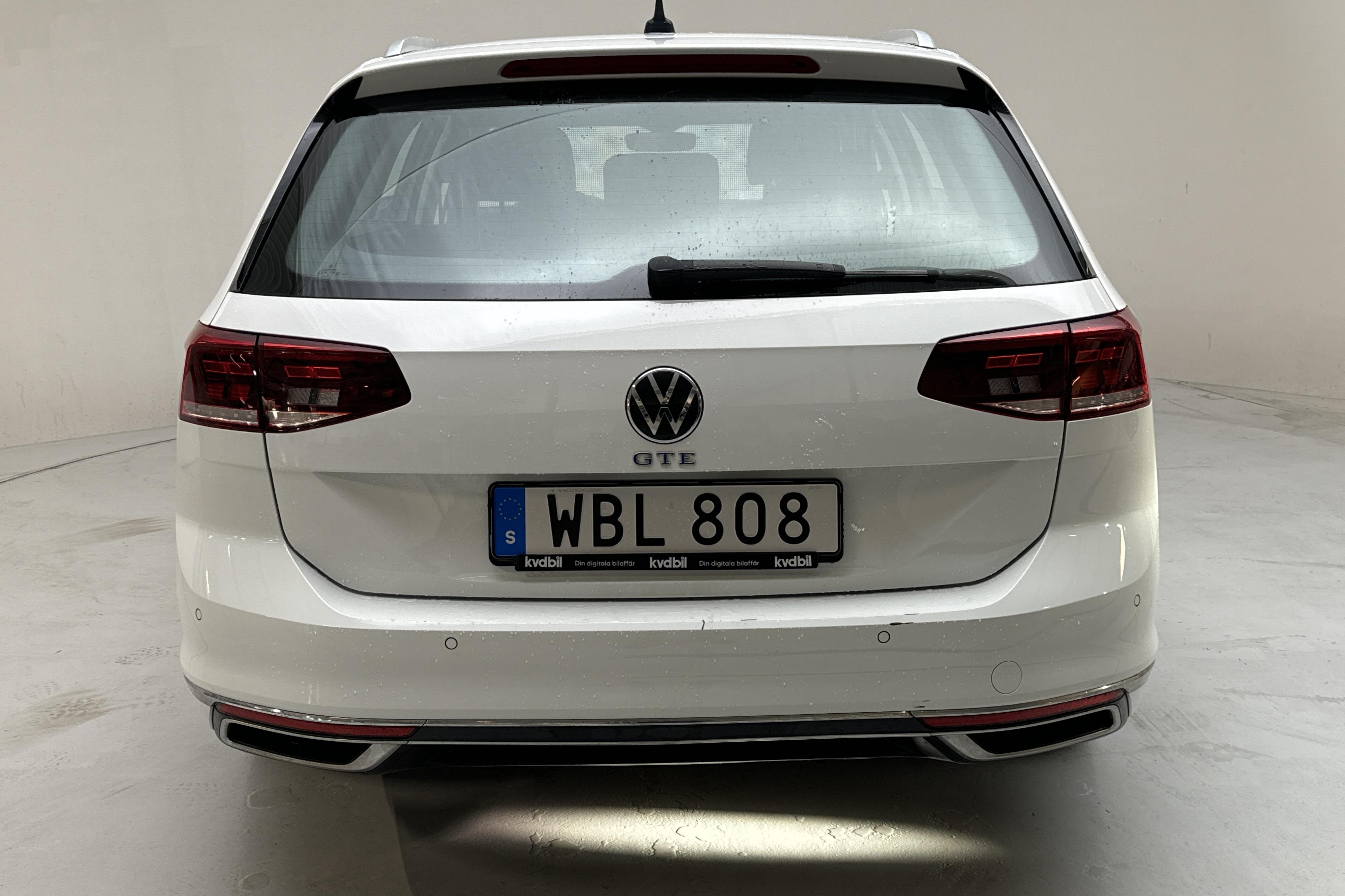 VW Passat 1.4 GTE Sportscombi (218hk) - 13 324 mil - Automat - vit - 2021