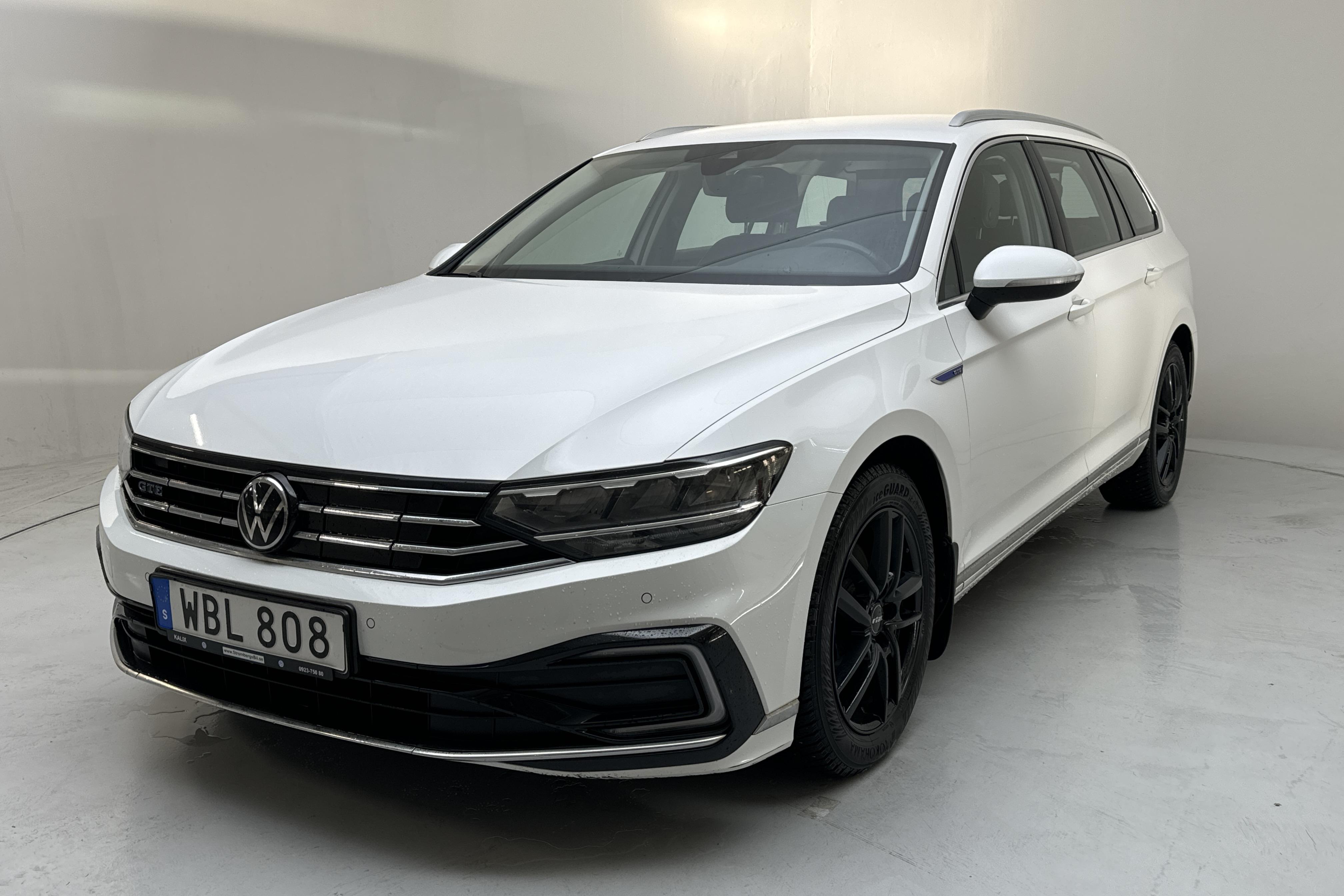 VW Passat 1.4 GTE Sportscombi (218hk) - 13 324 mil - Automat - vit - 2021