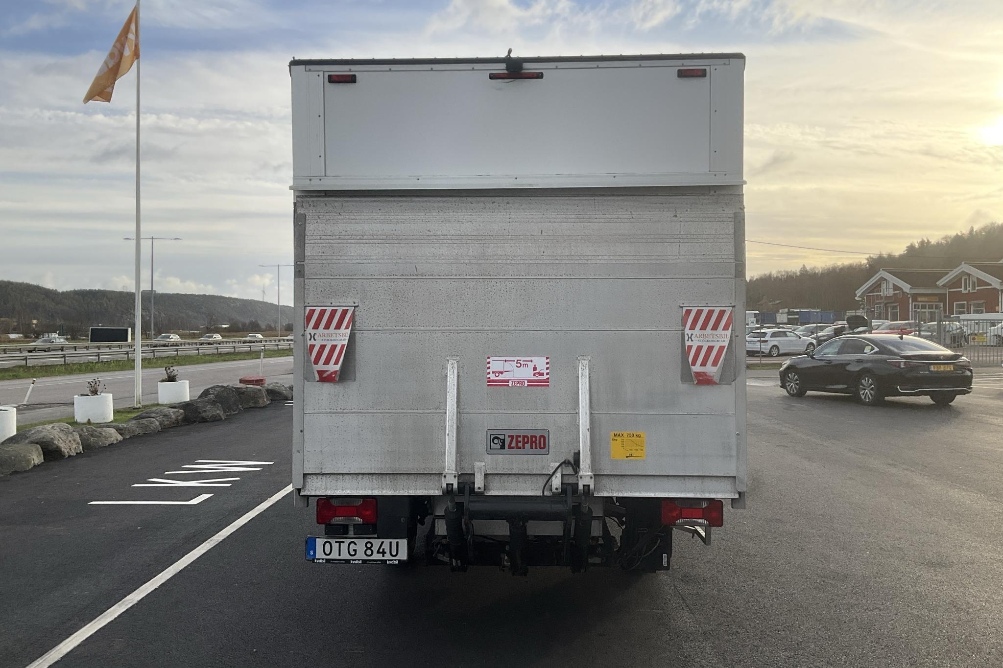 Iveco Daily 35 2.3 Volymskåp (136hk) - 143 650 km - Automatic - black - 2019