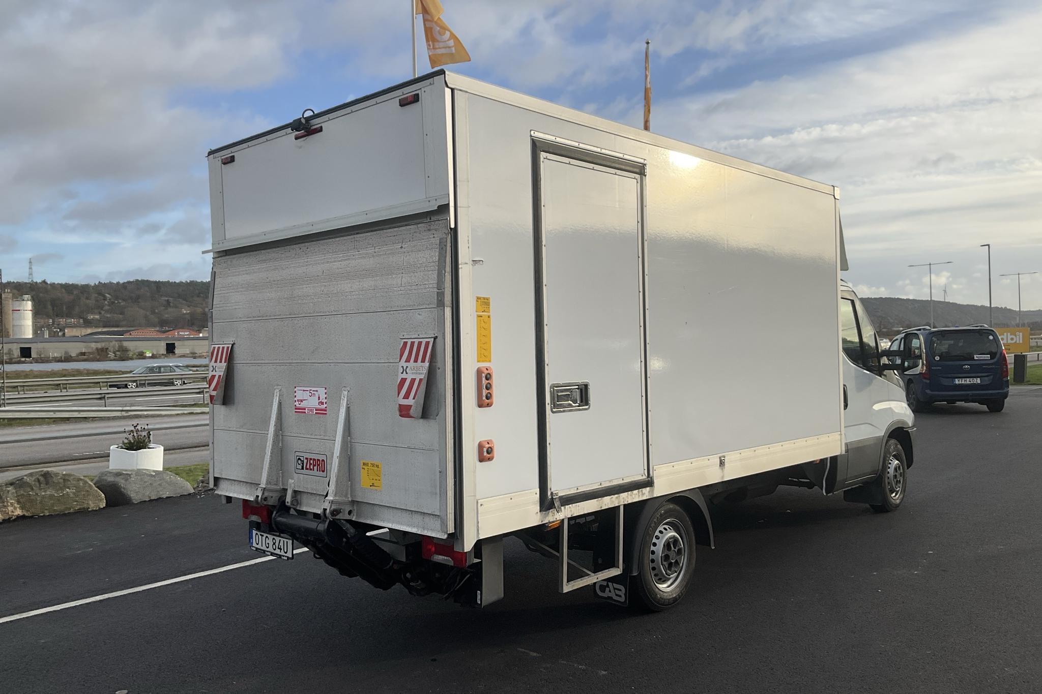 Iveco Daily 35 2.3 Volymskåp (136hk) - 143 650 km - Automatic - black - 2019