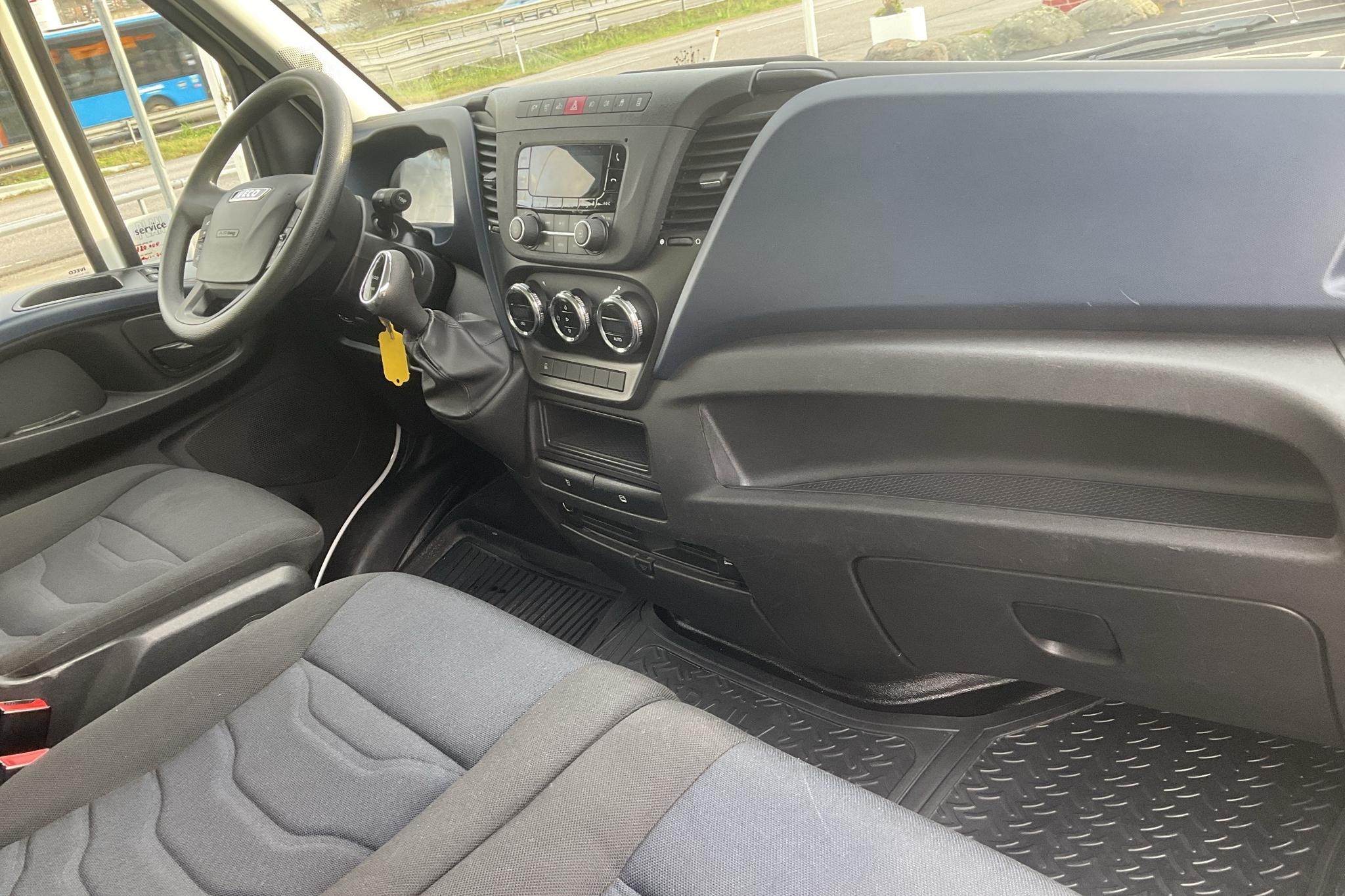 Iveco Daily 35 2.3 Volymskåp (136hk) - 143 650 km - Automatic - black - 2019