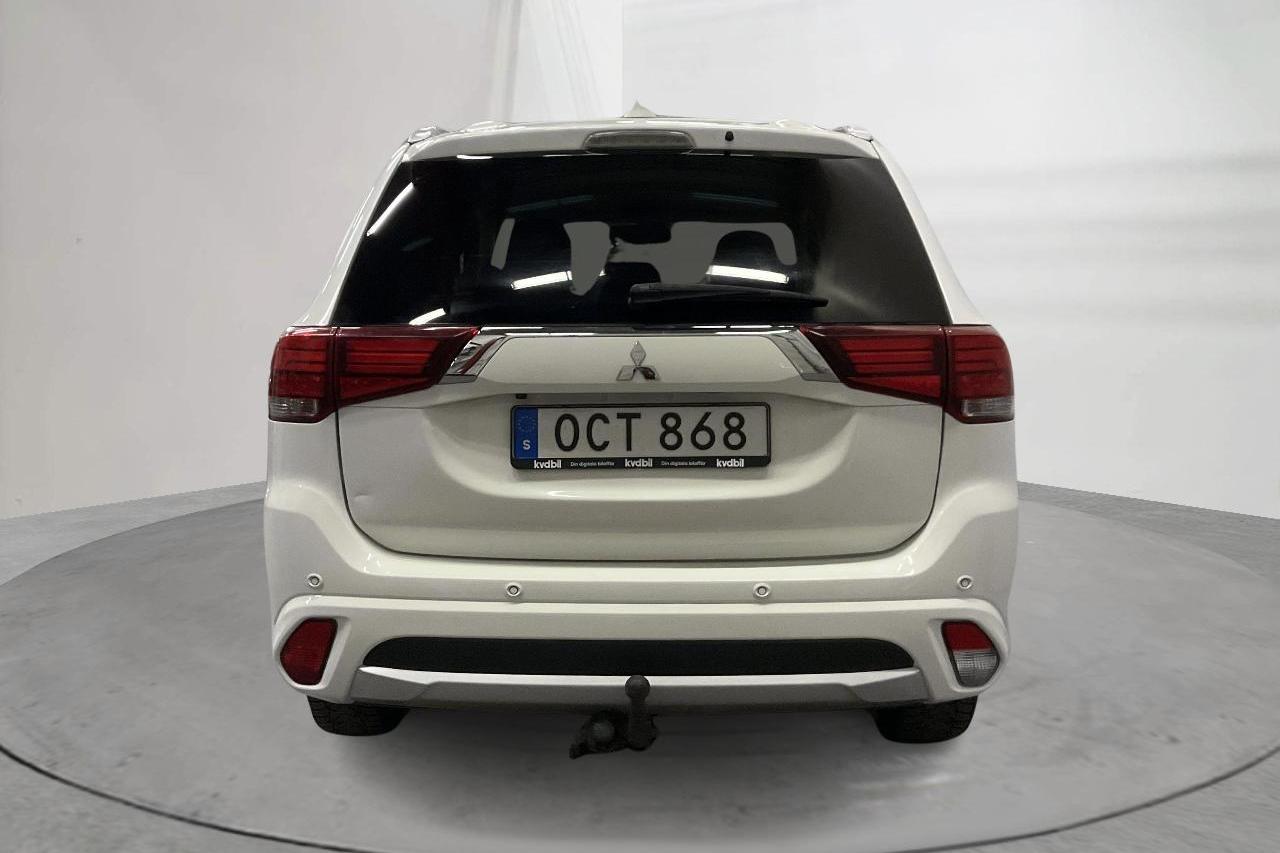 Mitsubishi Outlander 2.0 Plug-in Hybrid 4WD (121hk) - 18 630 mil - Automat - vit - 2016