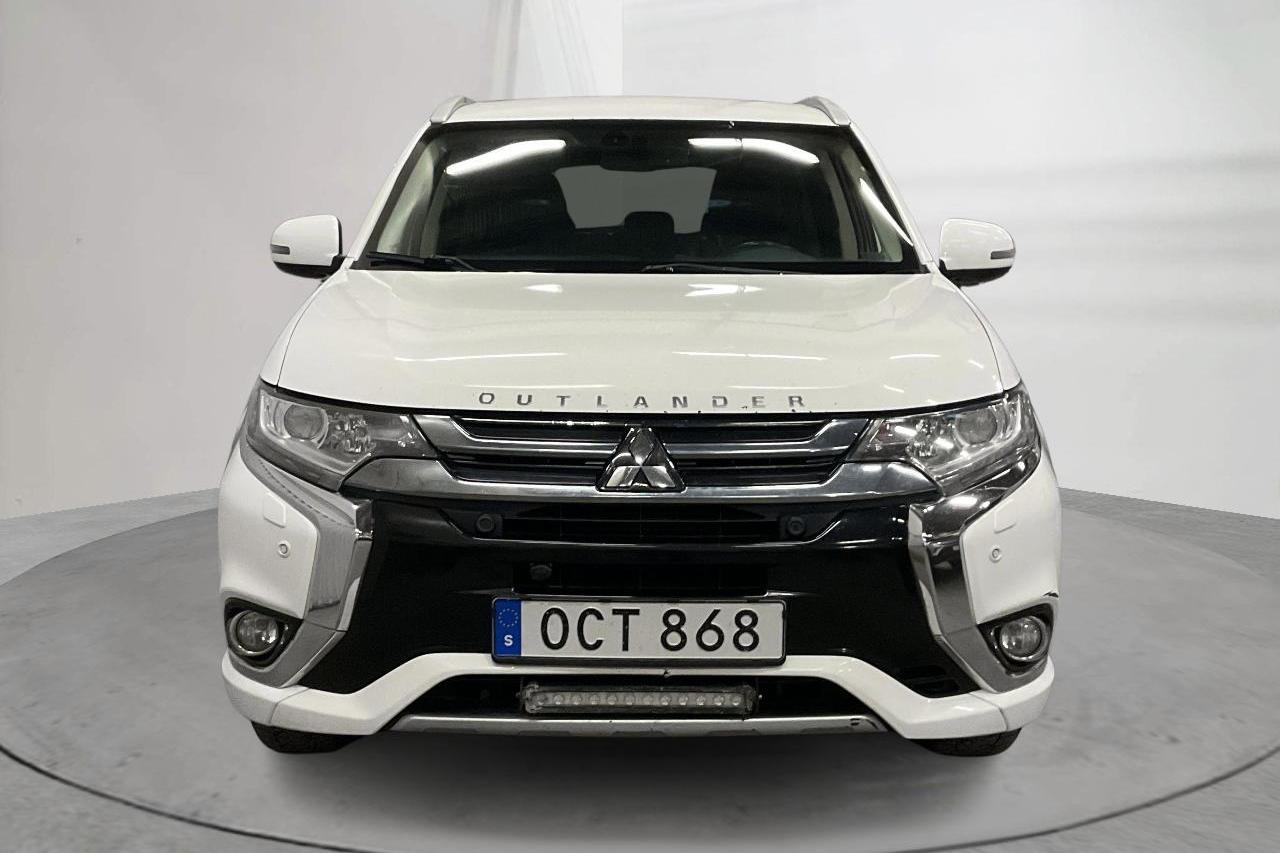 Mitsubishi Outlander 2.0 Plug-in Hybrid 4WD (121hk) - 18 630 mil - Automat - vit - 2016