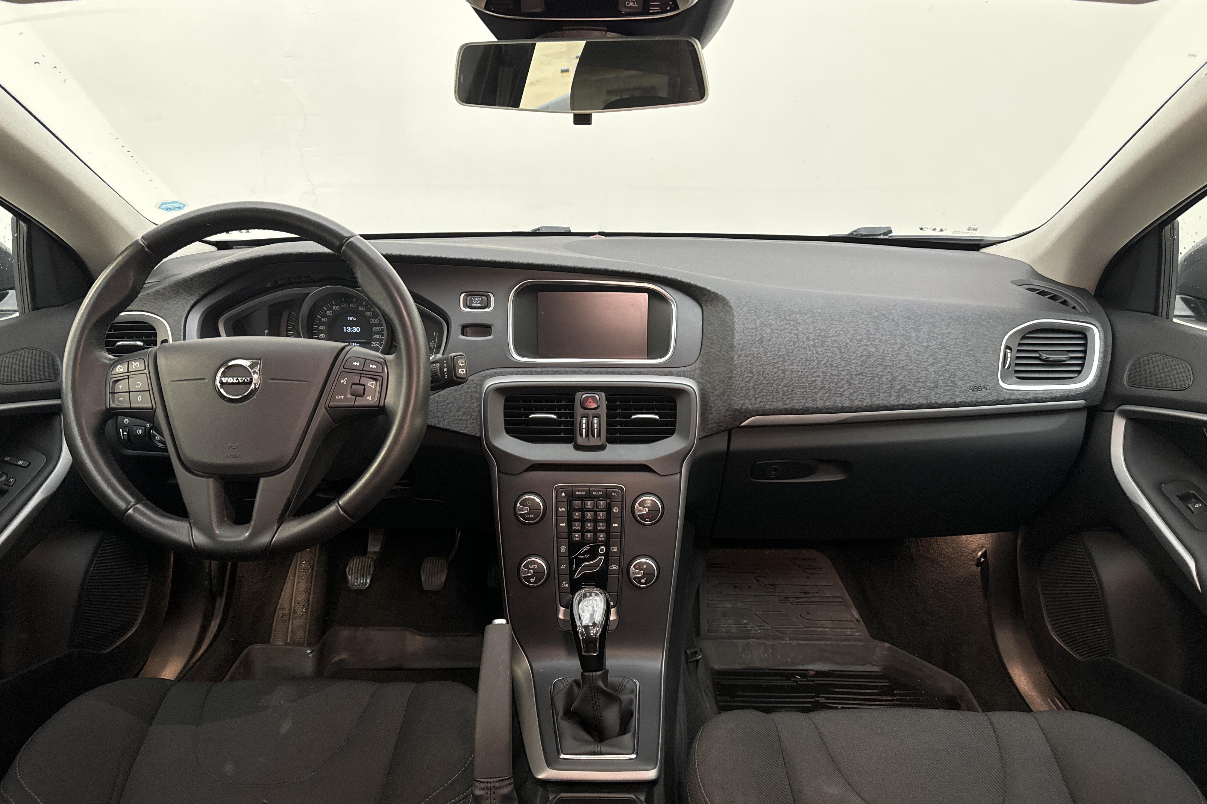 Volvo V40 T3 (152hk) - 98 340 km - Manualna - szary - 2018