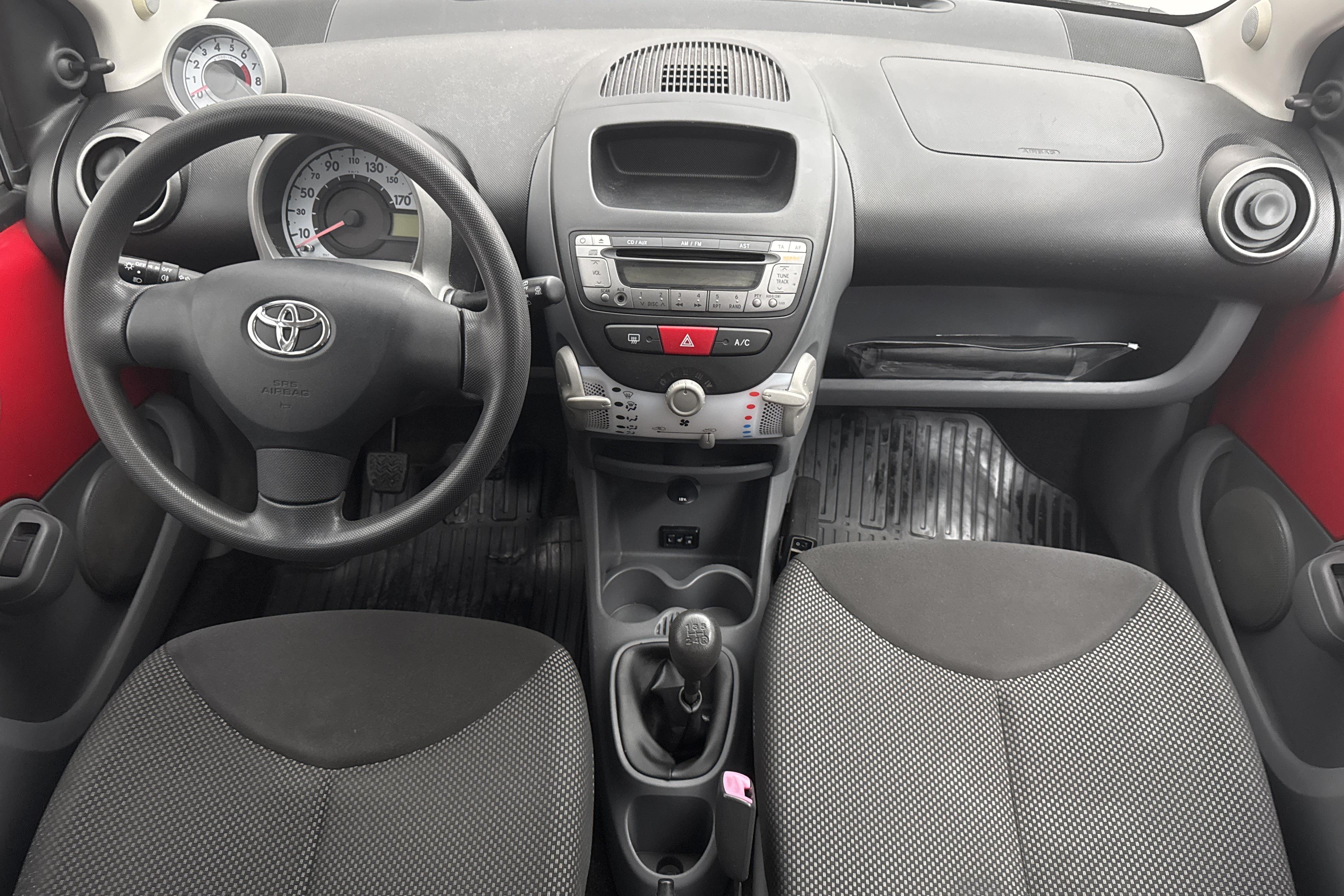 Toyota Aygo 1.0 VVT-i 5dr (68hk) - 9 406 mil - Manuell - röd - 2010