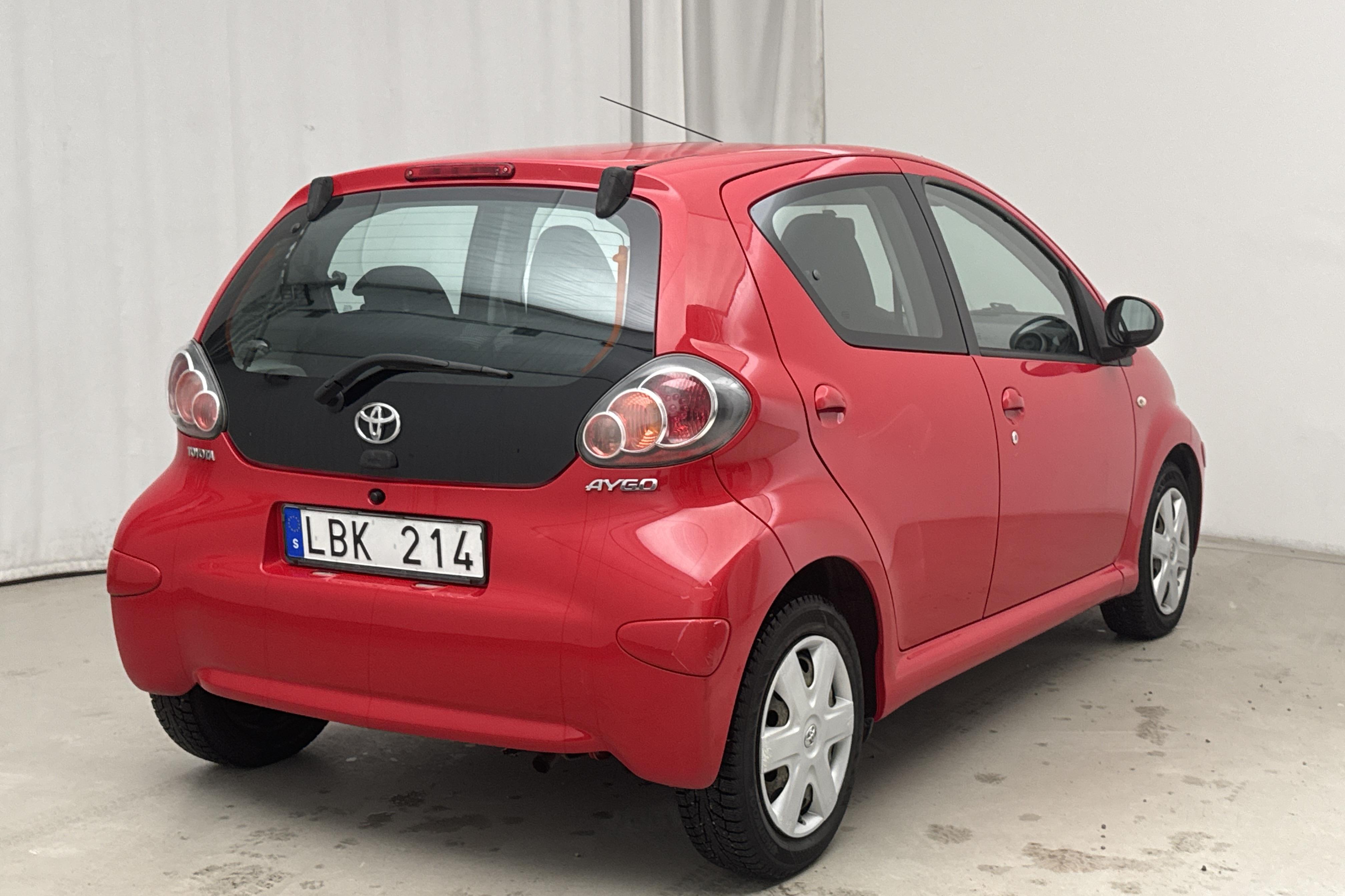 Toyota Aygo 1.0 VVT-i 5dr (68hk) - 9 406 mil - Manuell - röd - 2010