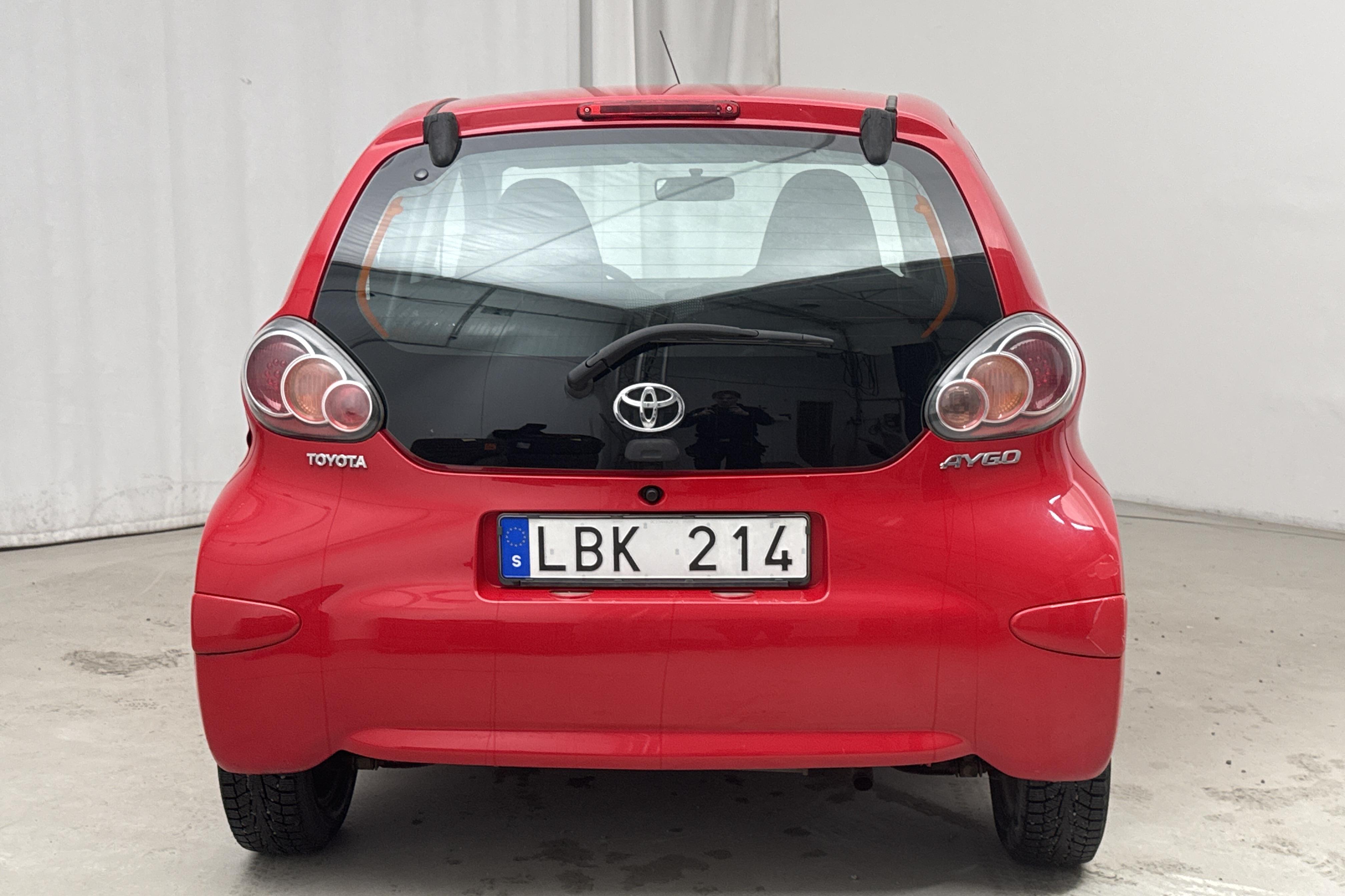 Toyota Aygo 1.0 VVT-i 5dr (68hk) - 9 406 mil - Manuell - röd - 2010