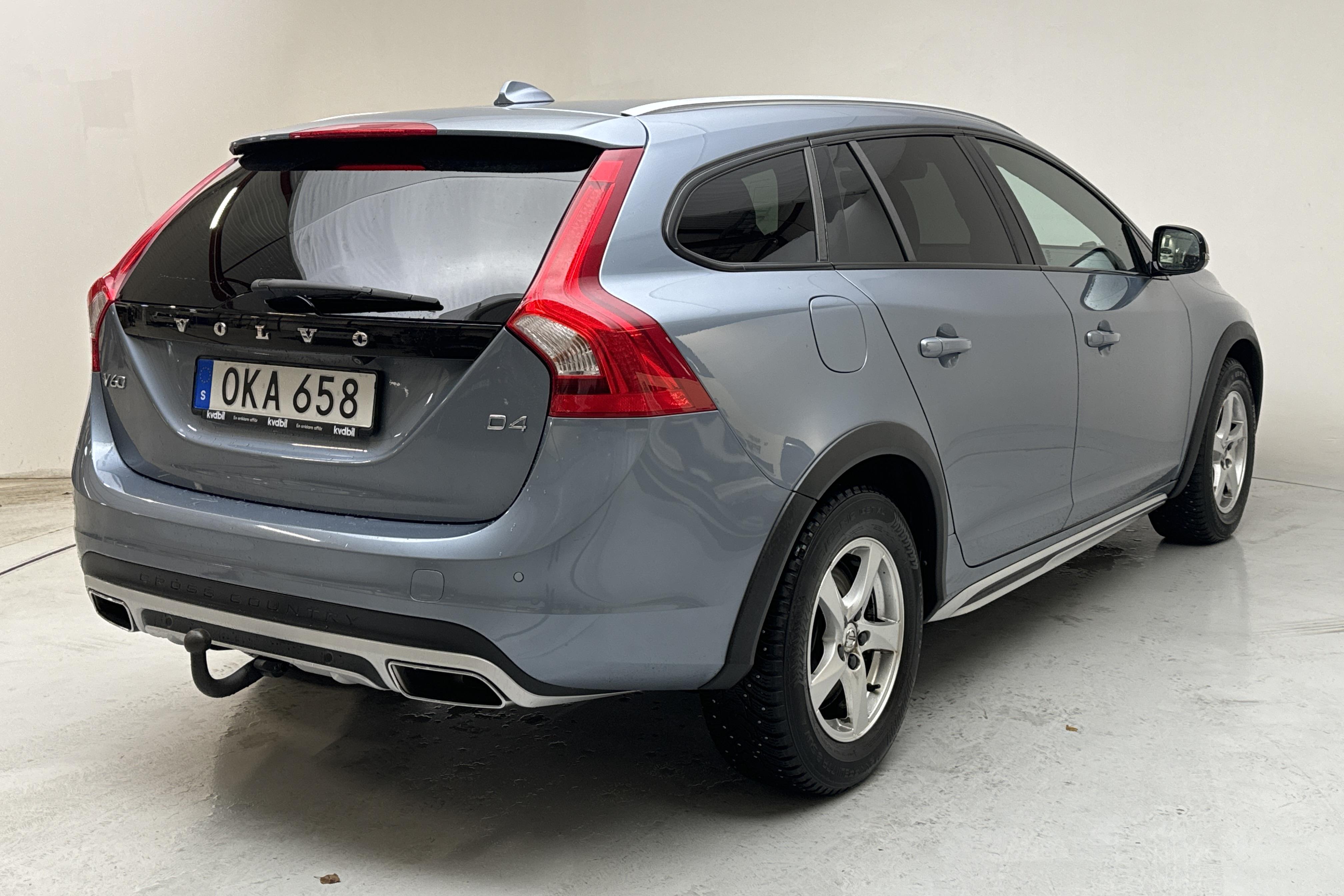 Volvo V60 D4 Cross Country (190hk) - 121 660 km - Automatic - Light Blue - 2017