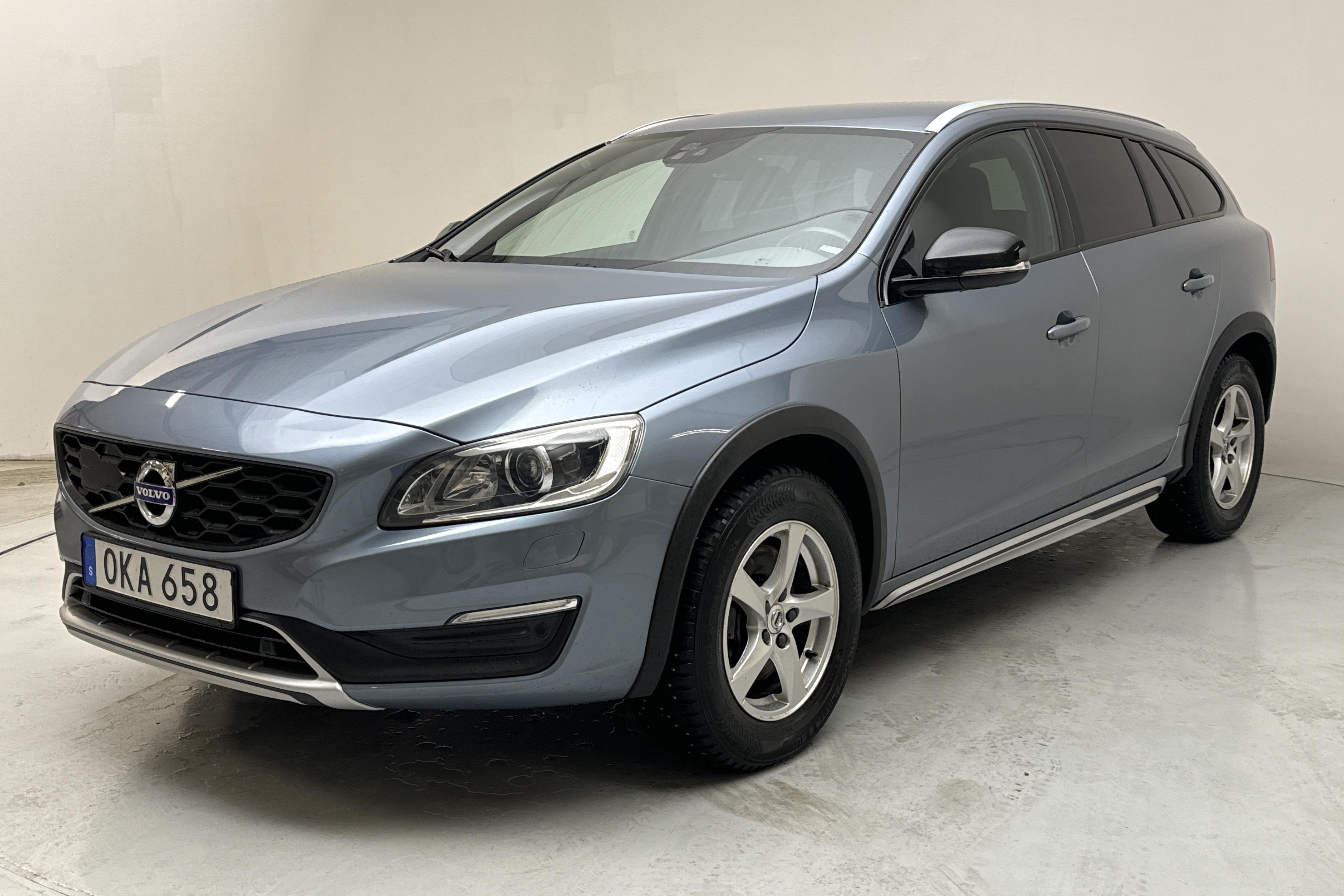 Volvo V60 D4 Cross Country (190hk) - 121 660 km - Automatic - Light Blue - 2017