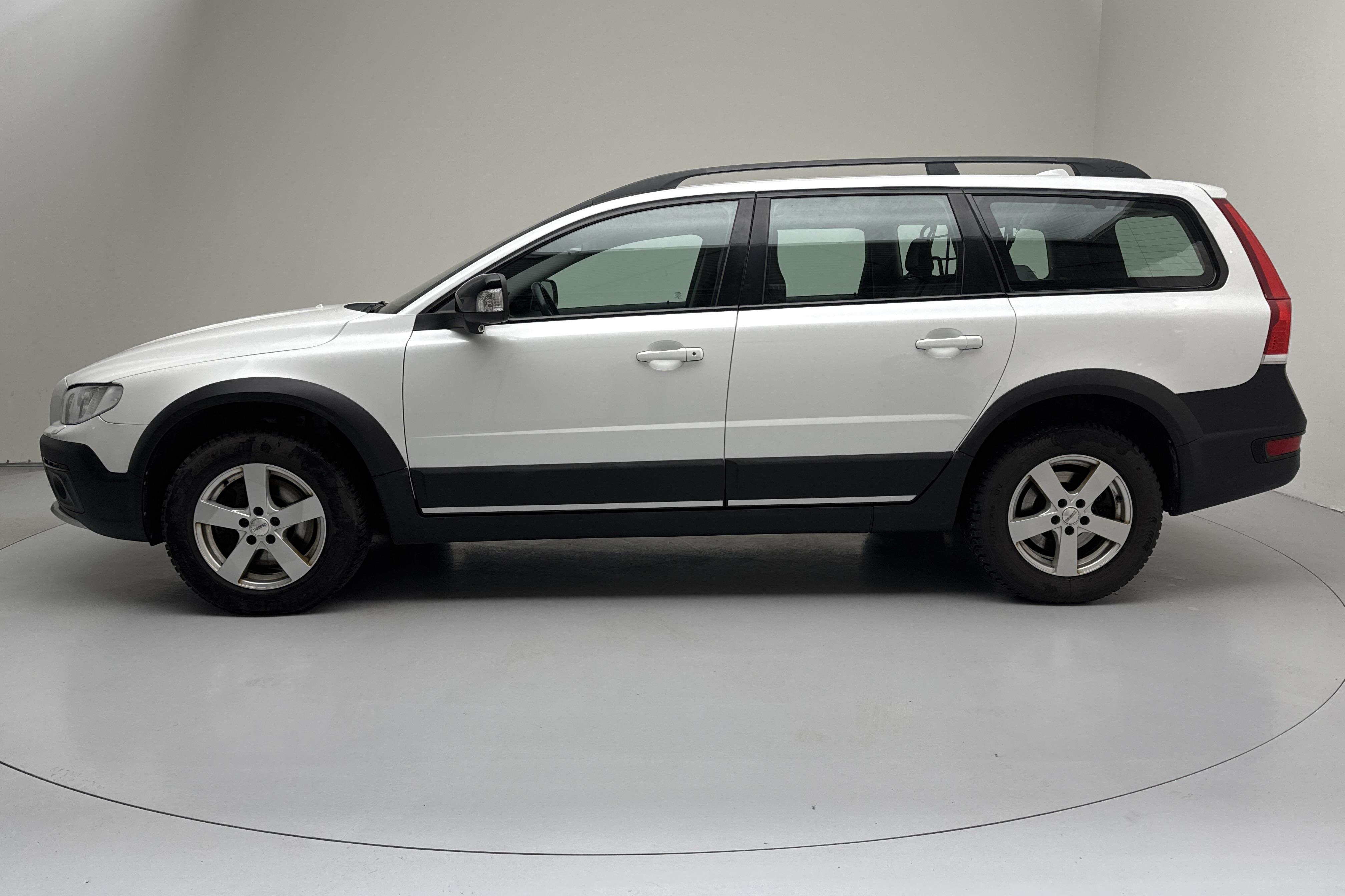 Volvo XC70 II D4 AWD (181hk) - 179 640 km - Manualna - biały - 2015