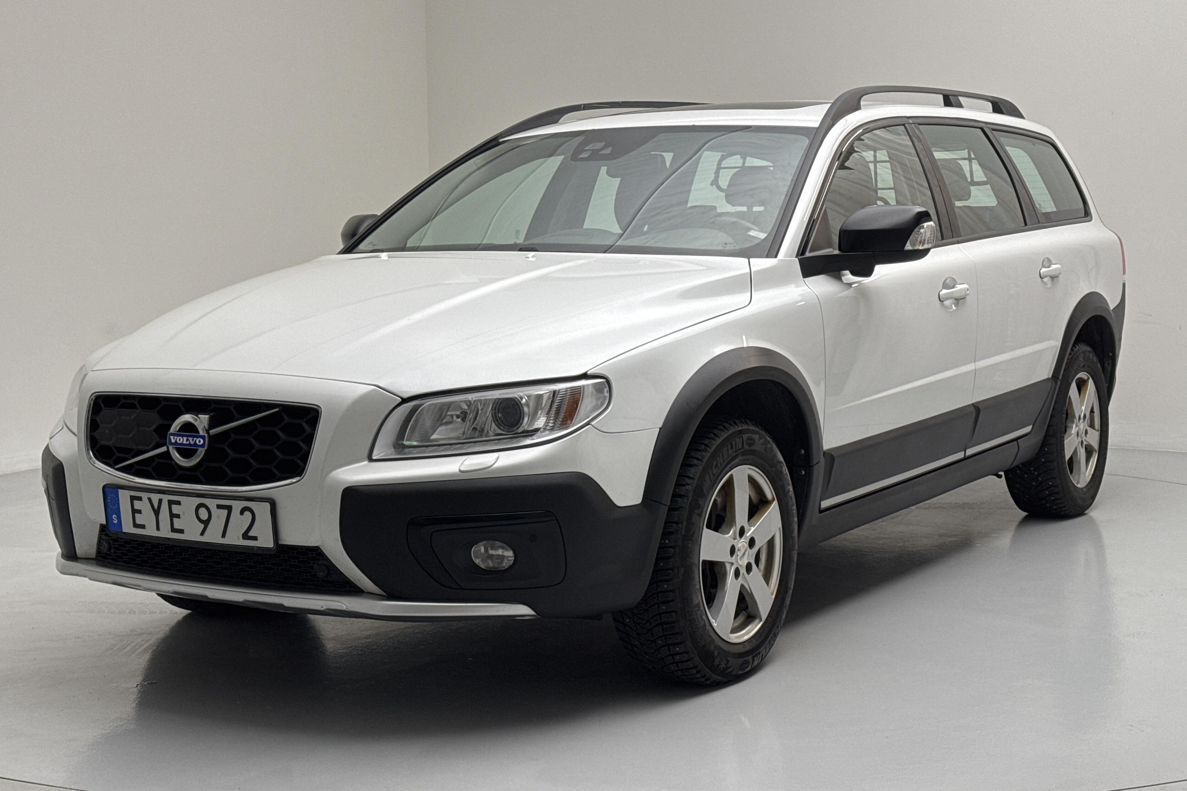 Volvo XC70 II D4 AWD (181hk) - 179 640 km - Manualna - biały - 2015