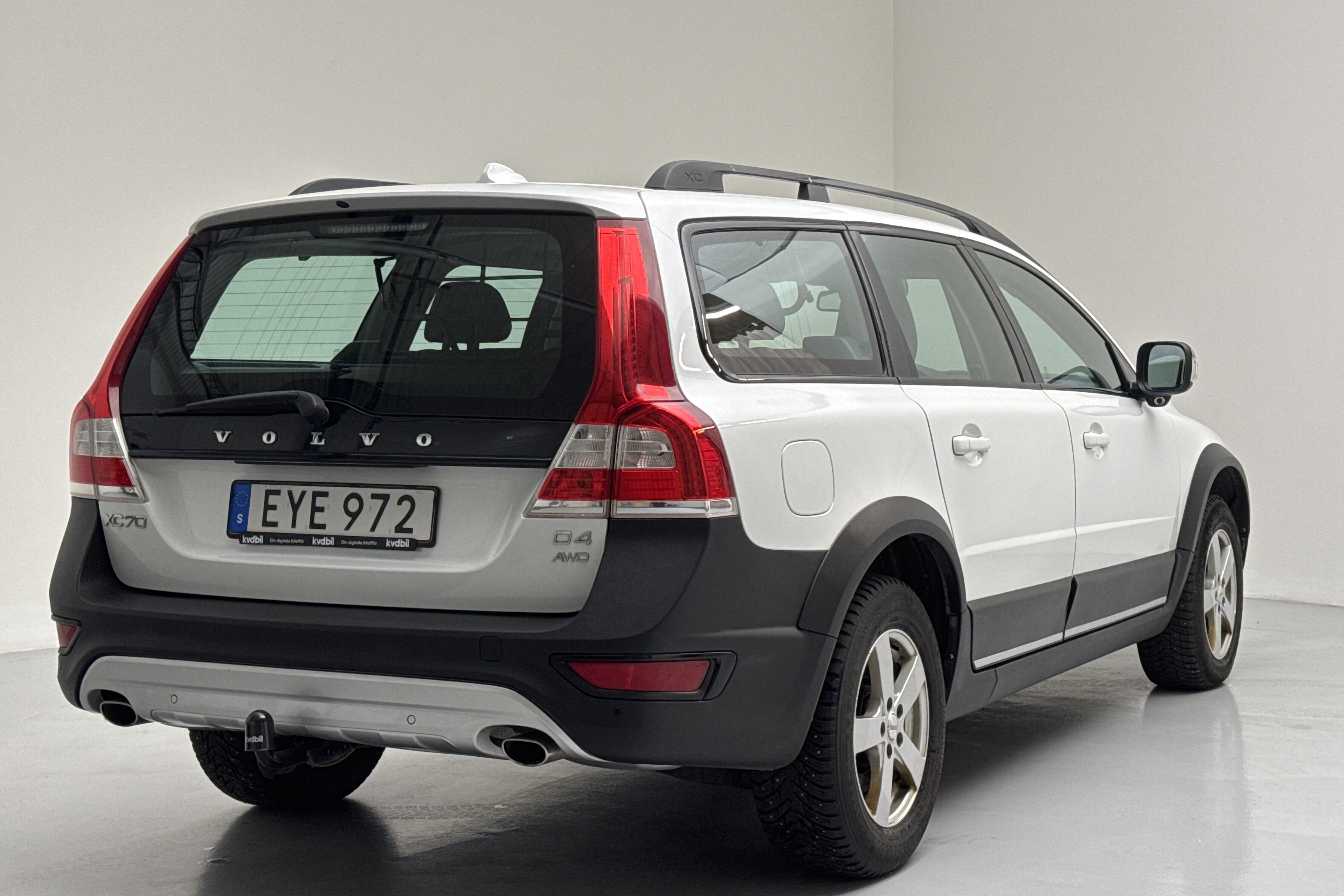 Volvo XC70 II D4 AWD (181hk) - 179 640 km - Manualna - biały - 2015