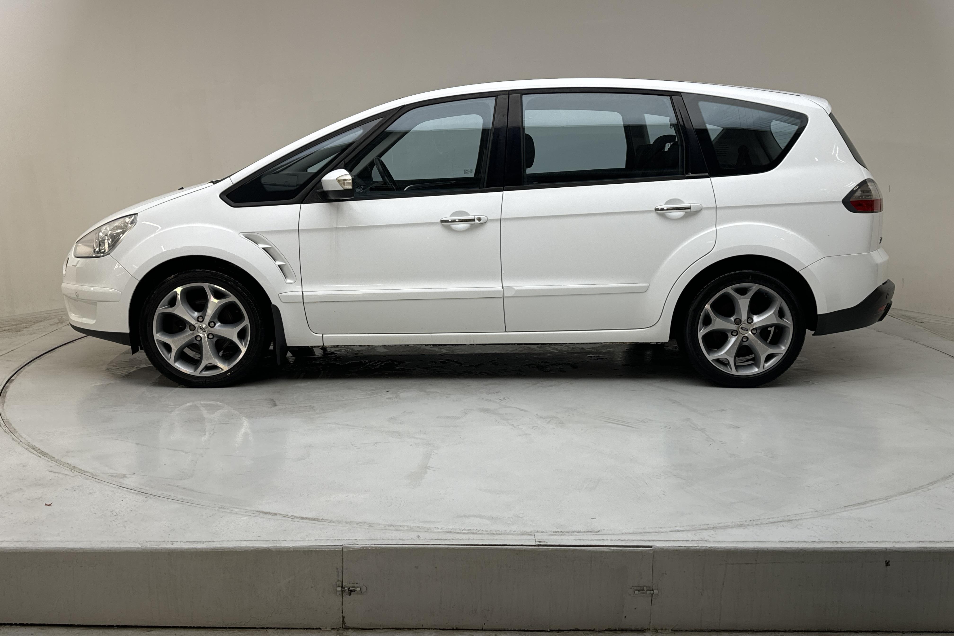 Ford S-MAX 2.2 TDCI (175hk) - 145 940 km - Manuaalinen - valkoinen - 2010