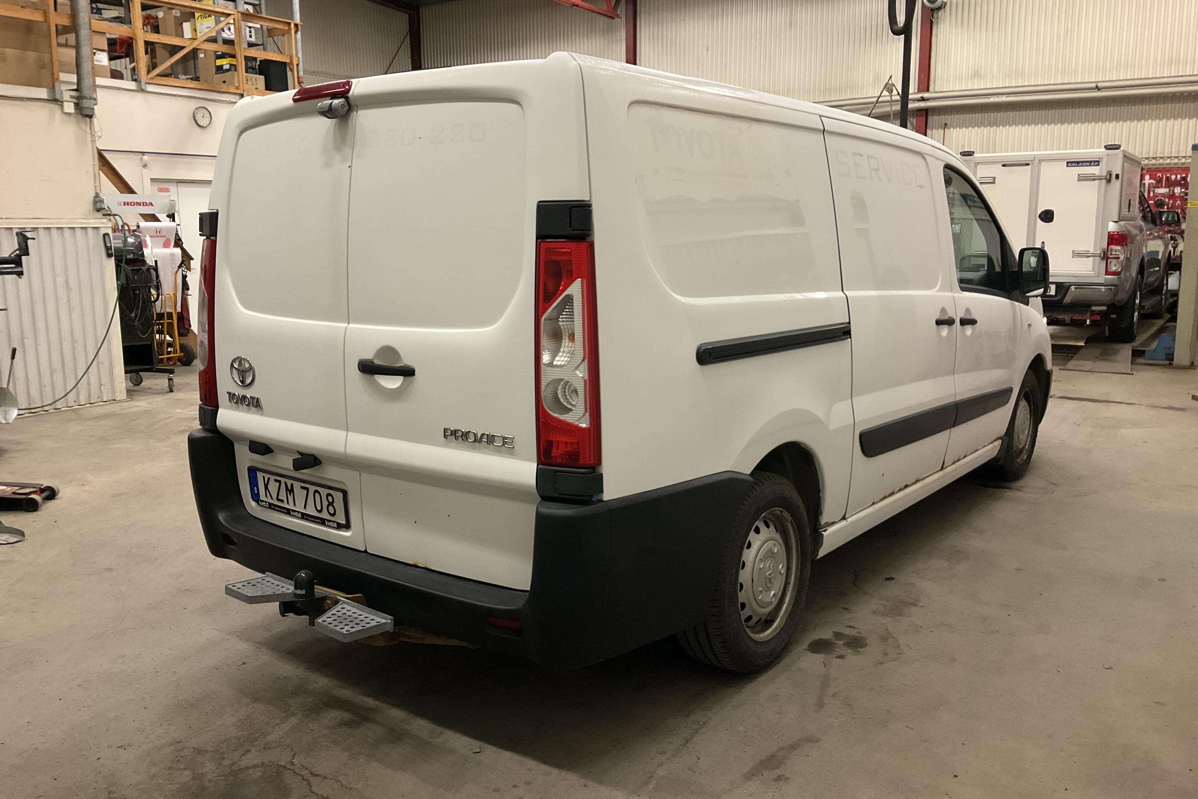 Toyota PROACE 2.0 D-4D (128hk) - 12 227 mil - Manuell - vit - 2015