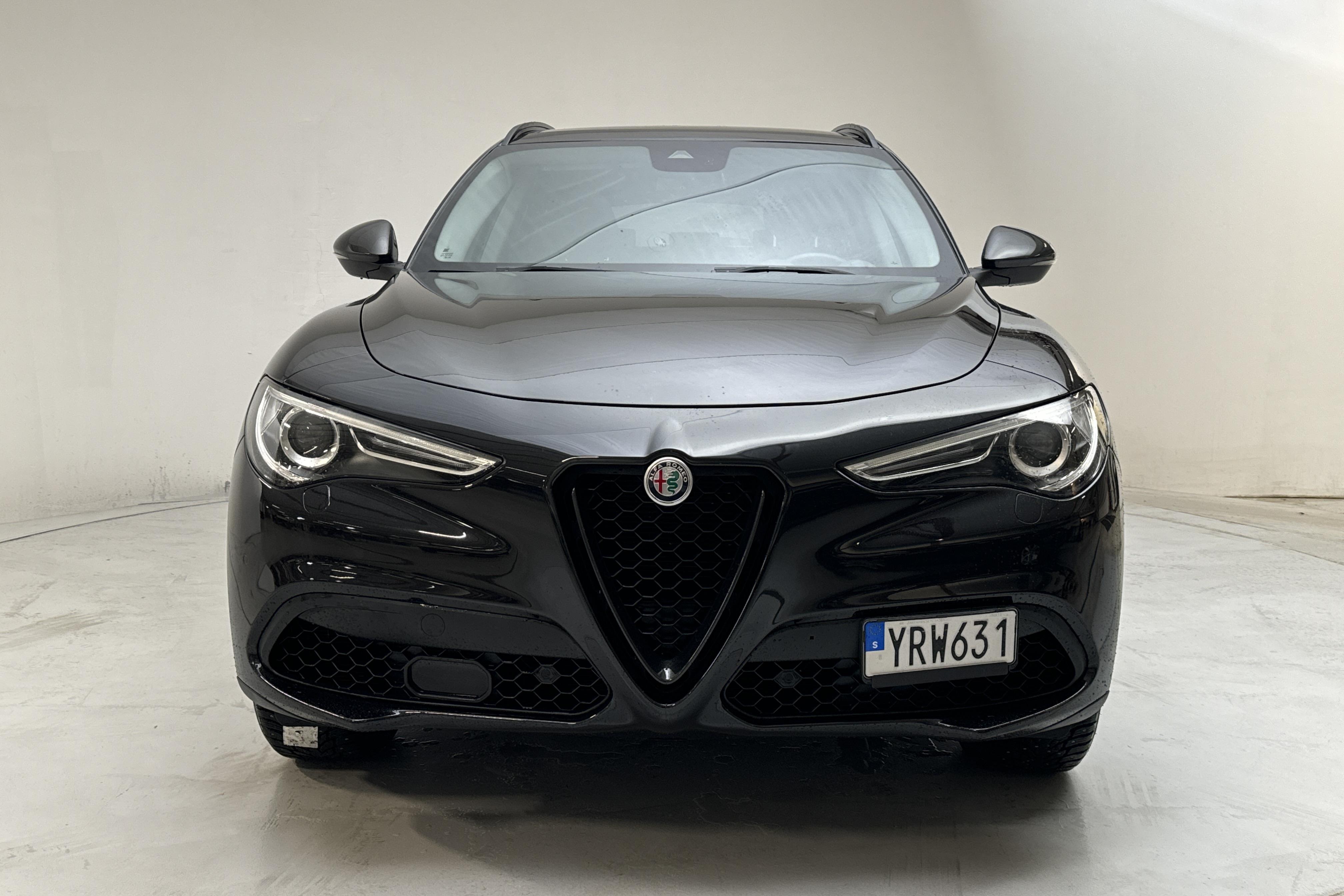 Alfa Romeo Stelvio 2.0 AWD (280hk) - 6 531 mil - Automat - svart - 2019