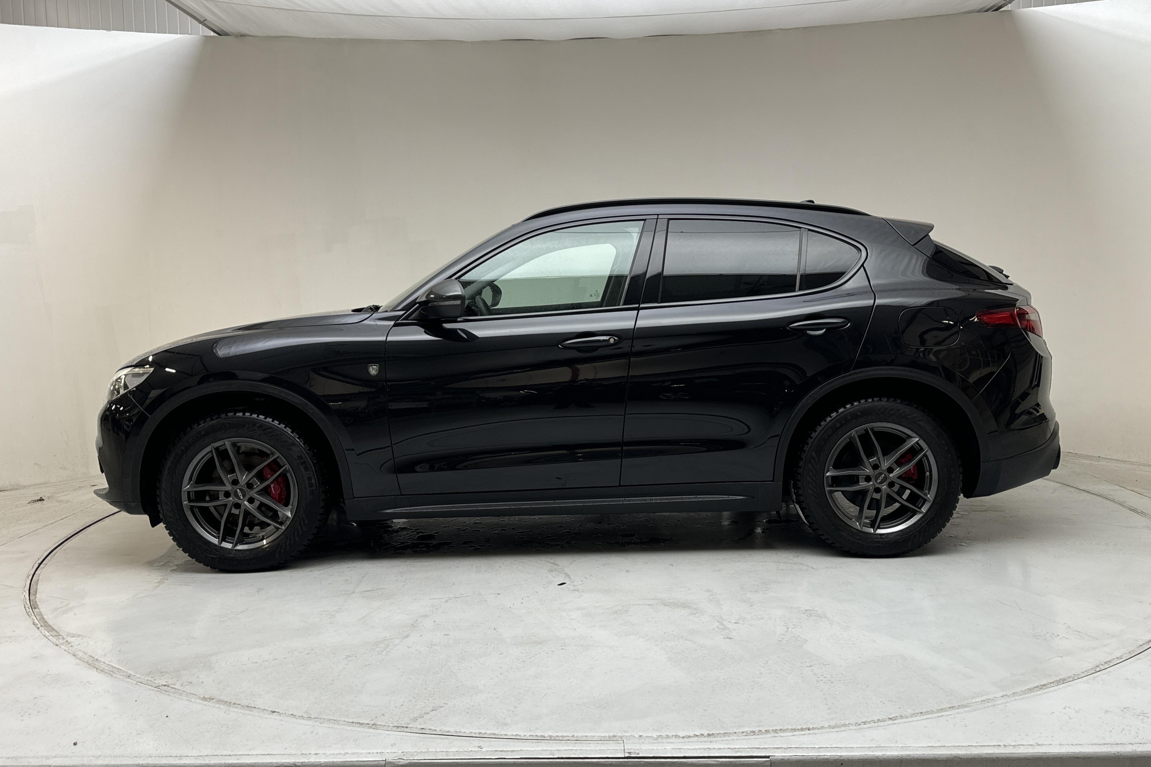 Alfa Romeo Stelvio 2.0 AWD (280hk) - 6 531 mil - Automat - svart - 2019