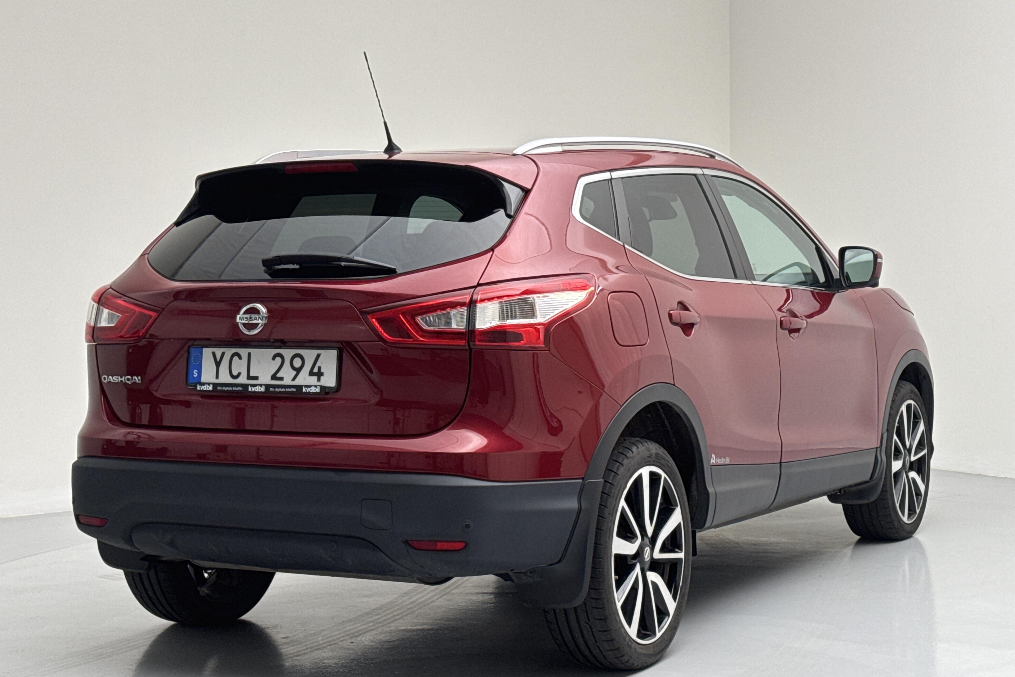 Nissan Qashqai 1.2 (115hk) - 4 878 mil - Automat - röd - 2016