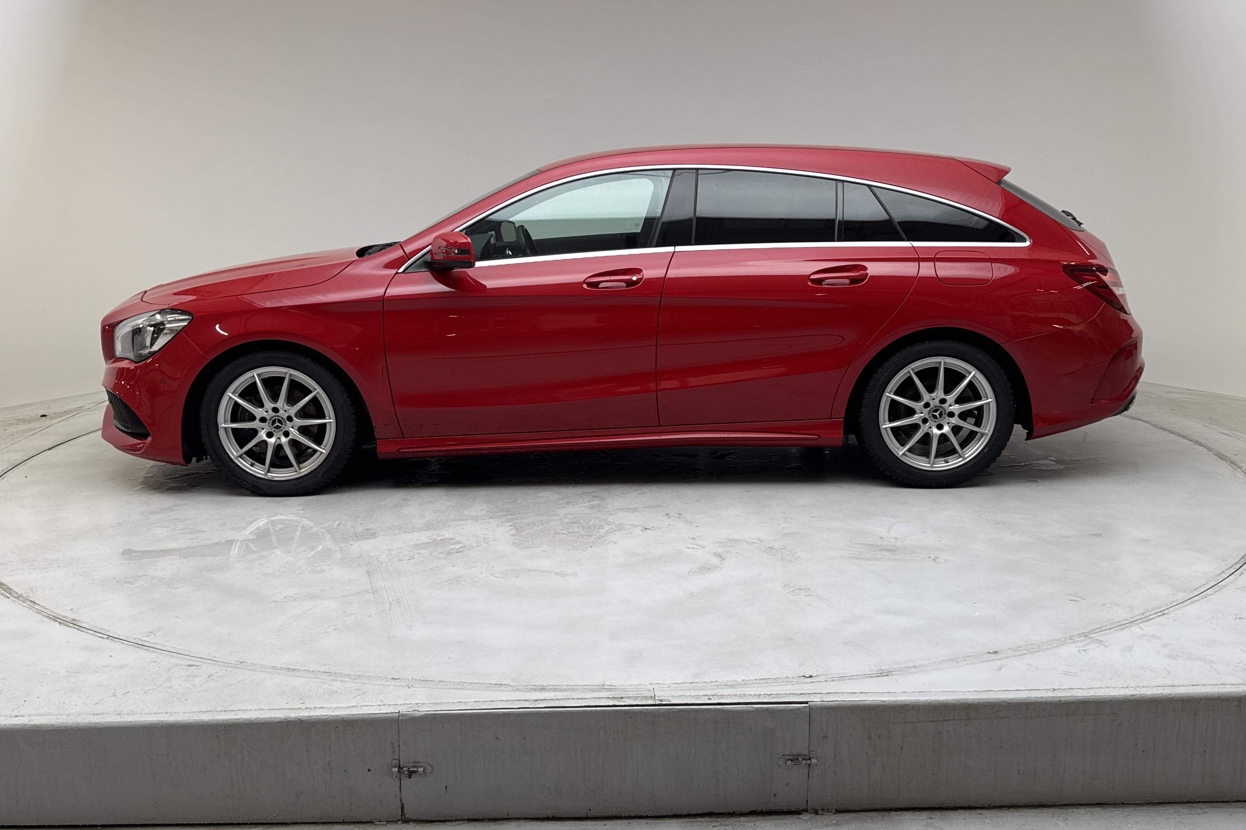 Mercedes CLA 200 d Shooting Brake X117 (136hk) - 62 620 km - Automatic - red - 2018