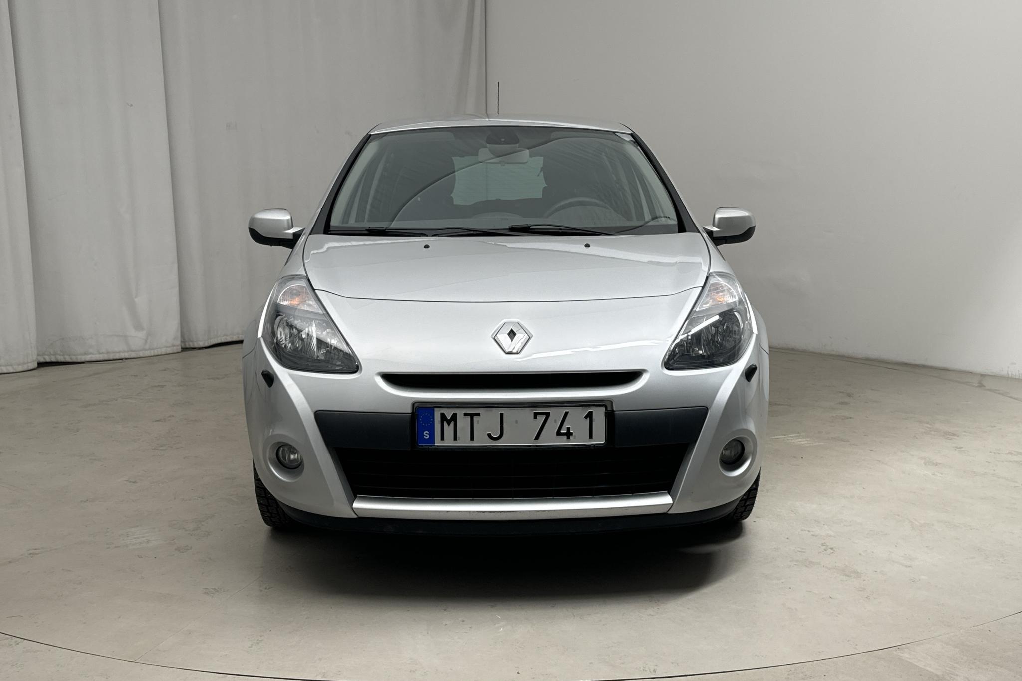 Renault Clio III 1.2 5dr (75hk) - 6 505 mil - Manuell - silver - 2012