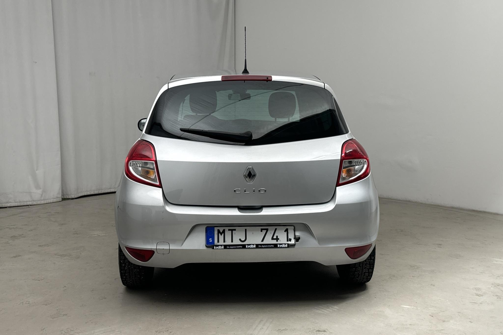 Renault Clio III 1.2 5dr (75hk) - 6 505 mil - Manuell - silver - 2012