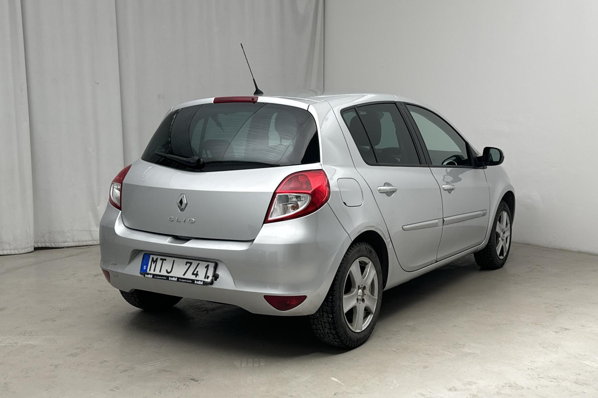 Renault Clio III 1.2 5dr (75hk) - 6 505 mil - Manuell - silver - 2012