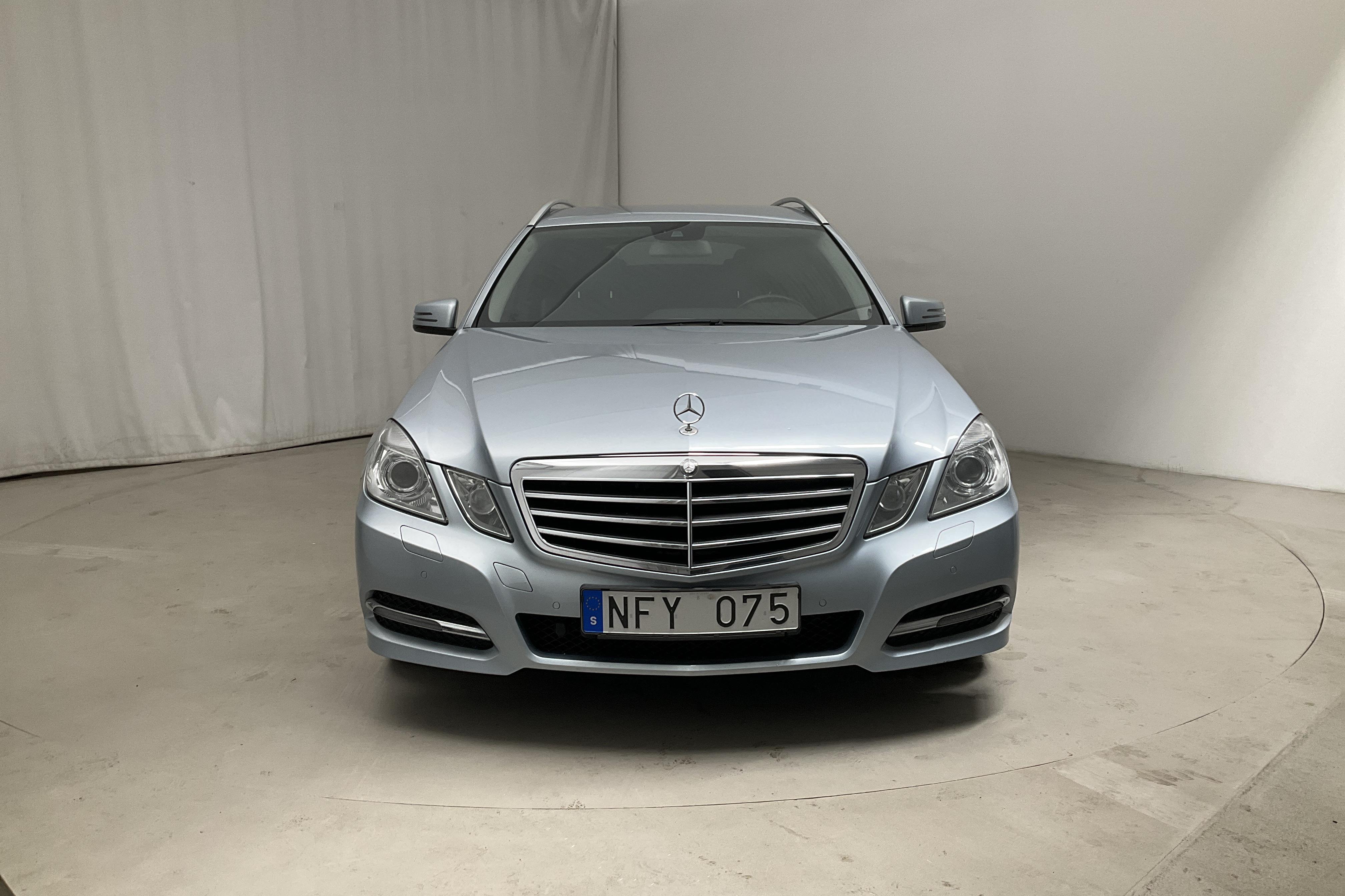 Mercedes E 300 CDI BlueTEC Hybrid Kombi S212 (204hk) - 22 355 mil - Automat - silver - 2013