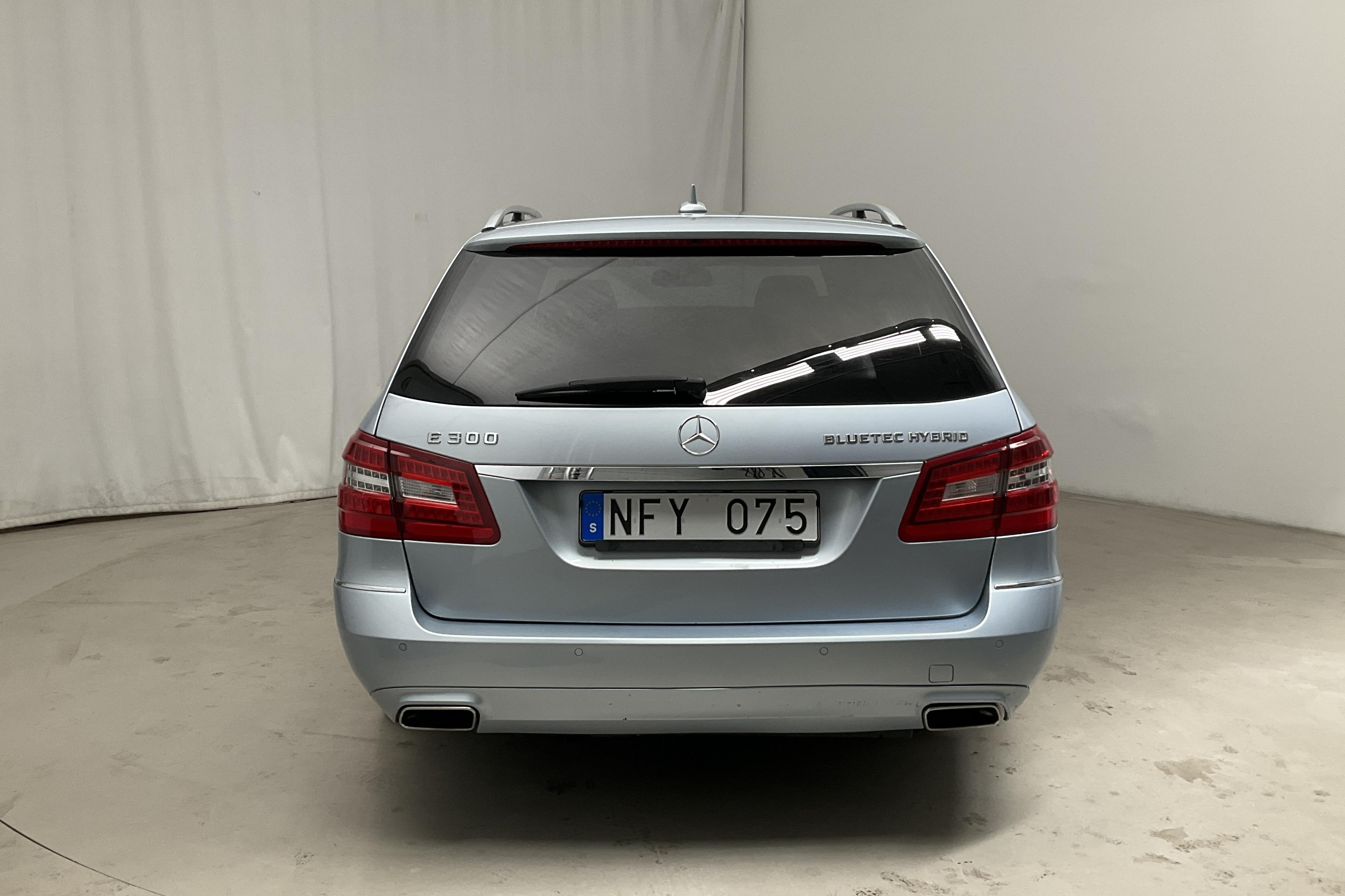 Mercedes E 300 CDI BlueTEC Hybrid Kombi S212 (204hk) - 22 355 mil - Automat - silver - 2013