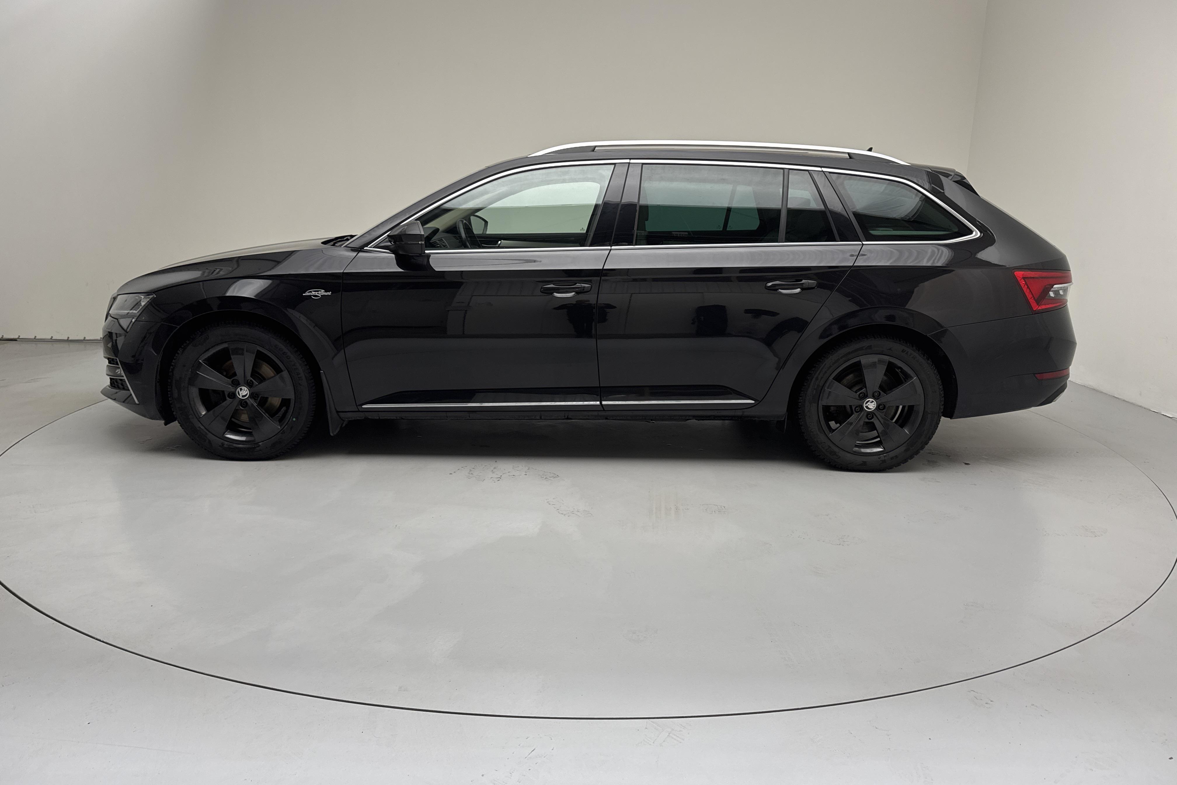 Skoda Superb 1.4 TSI PHEV Kombi (218hk) - 107 230 km - Automatic - black - 2020