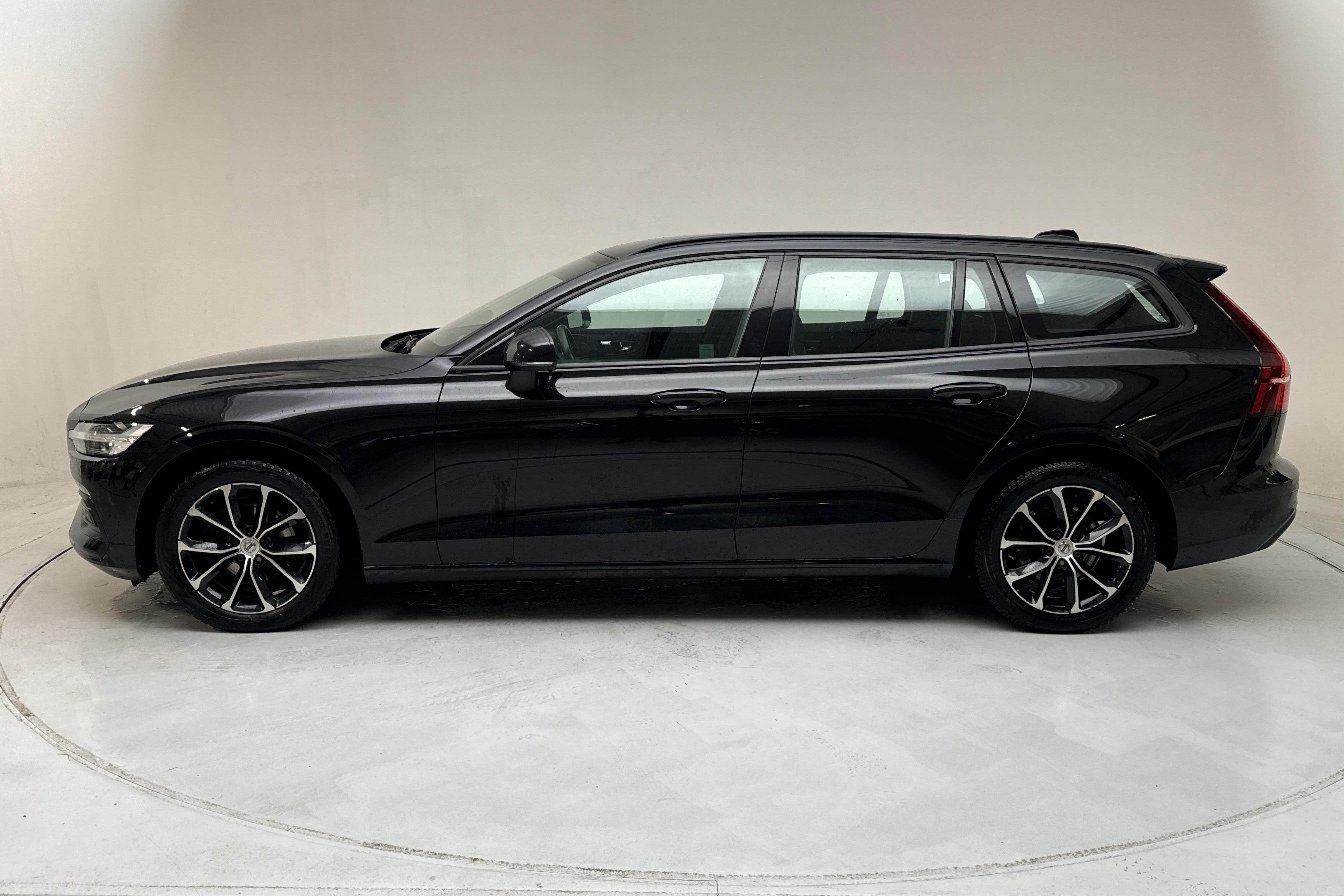 Volvo V60 D3 (150hk) - 7 601 mil - Automat - svart - 2020