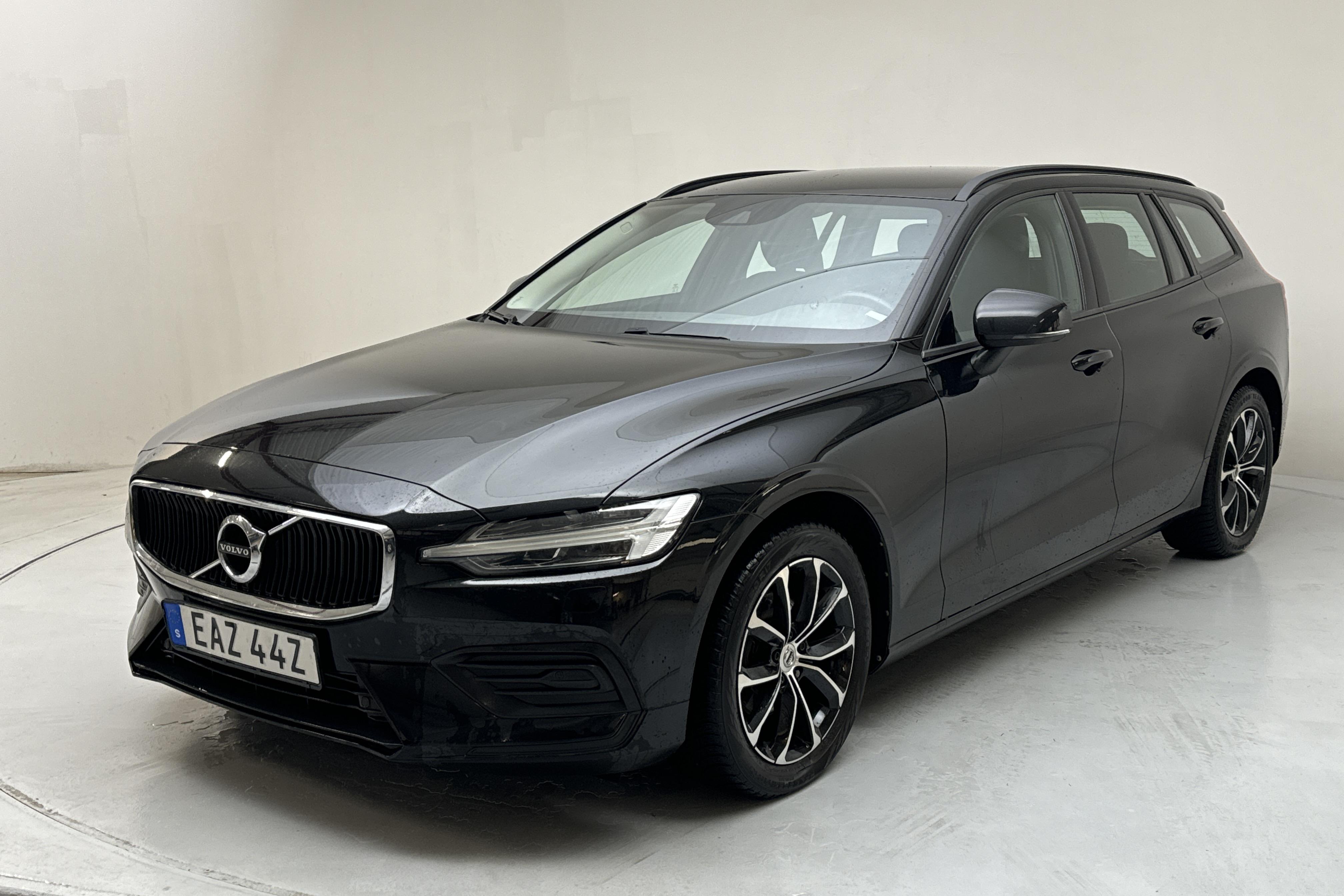 Volvo V60 D3 (150hk) - 7 601 mil - Automat - svart - 2020