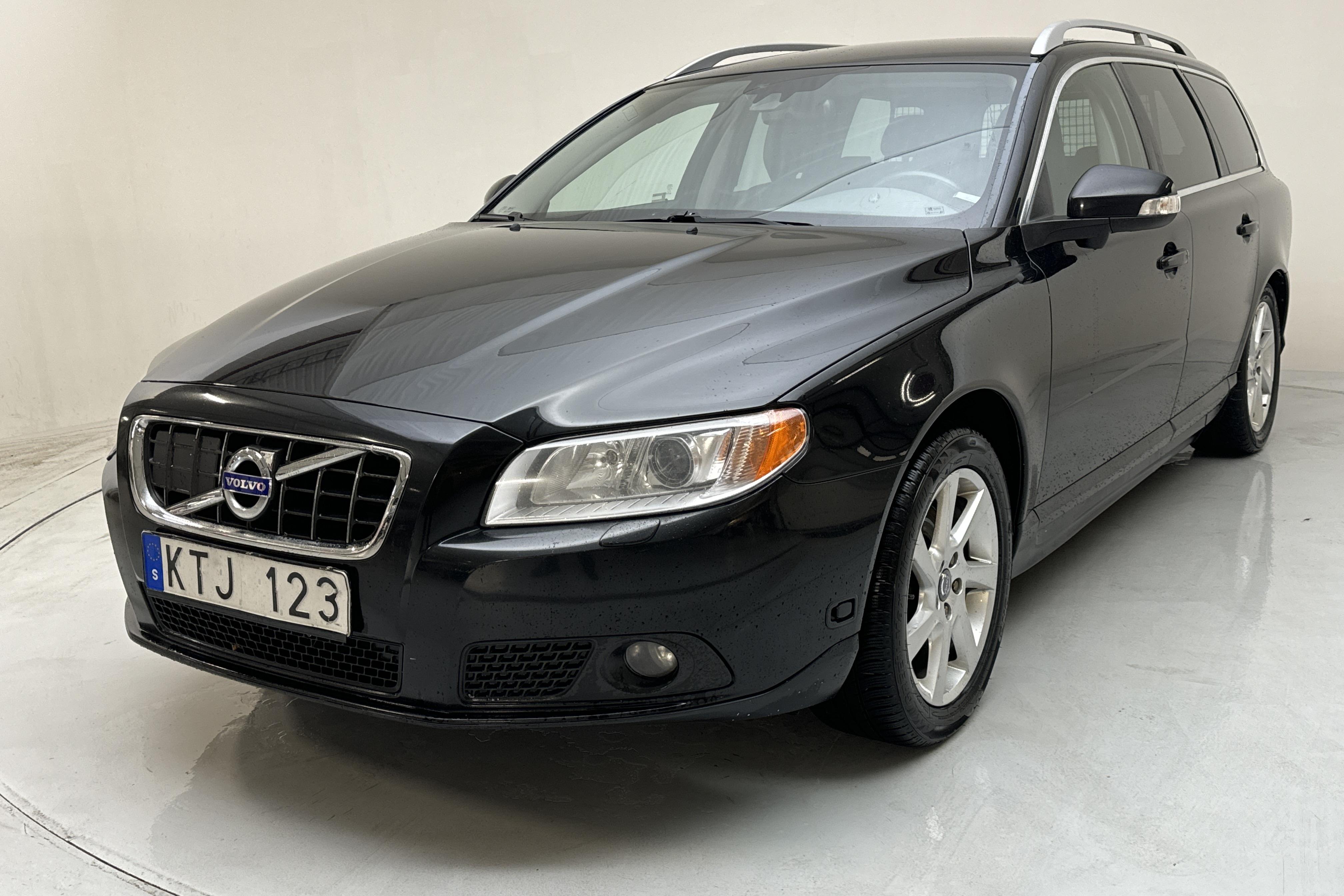 Volvo V70 II 2.5FT (231hk) - 25 248 mil - Automat - svart - 2011