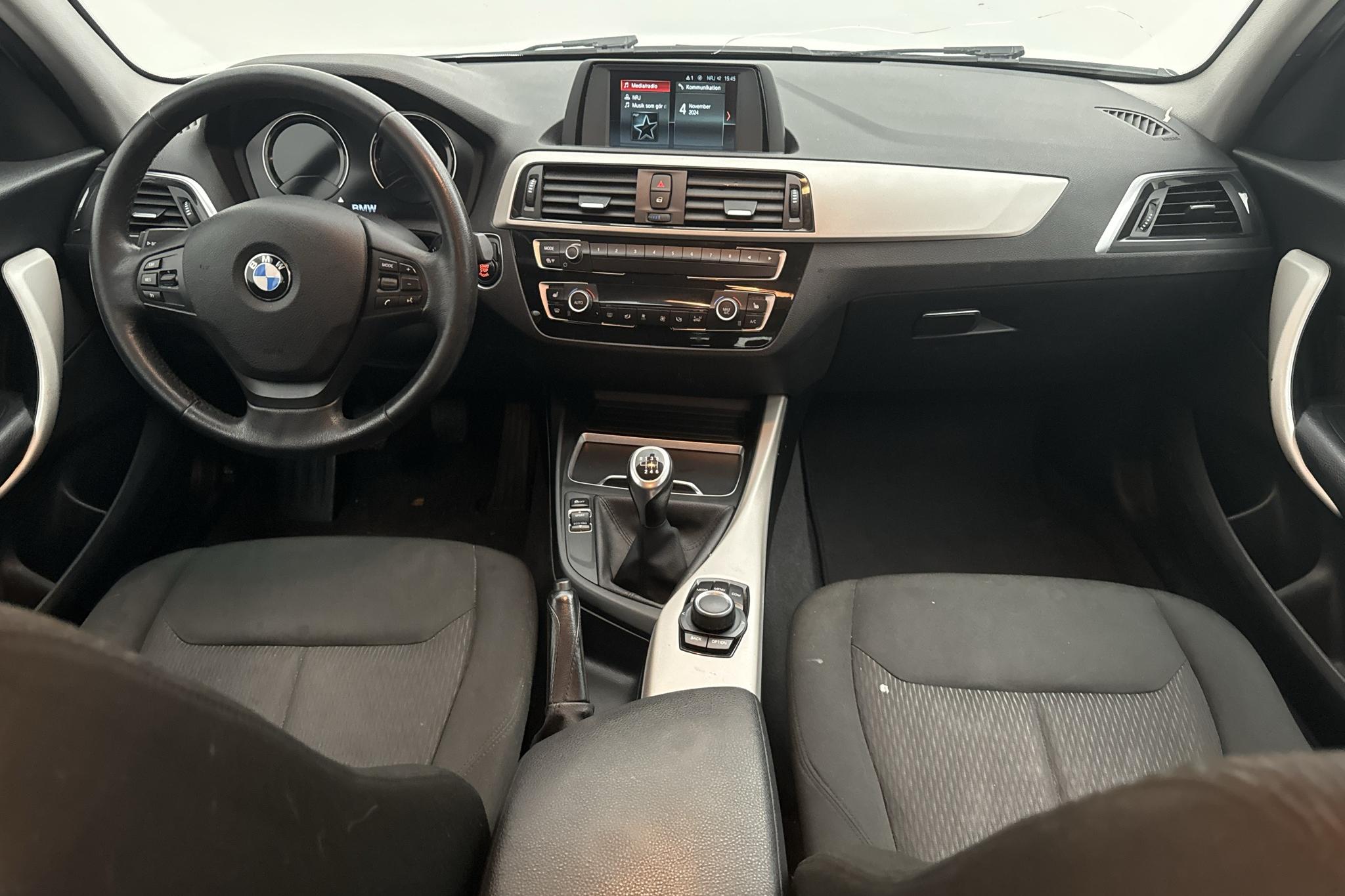 BMW 118i 5dr, F20 (136hk) - 21 356 mil - Manuell - vit - 2019