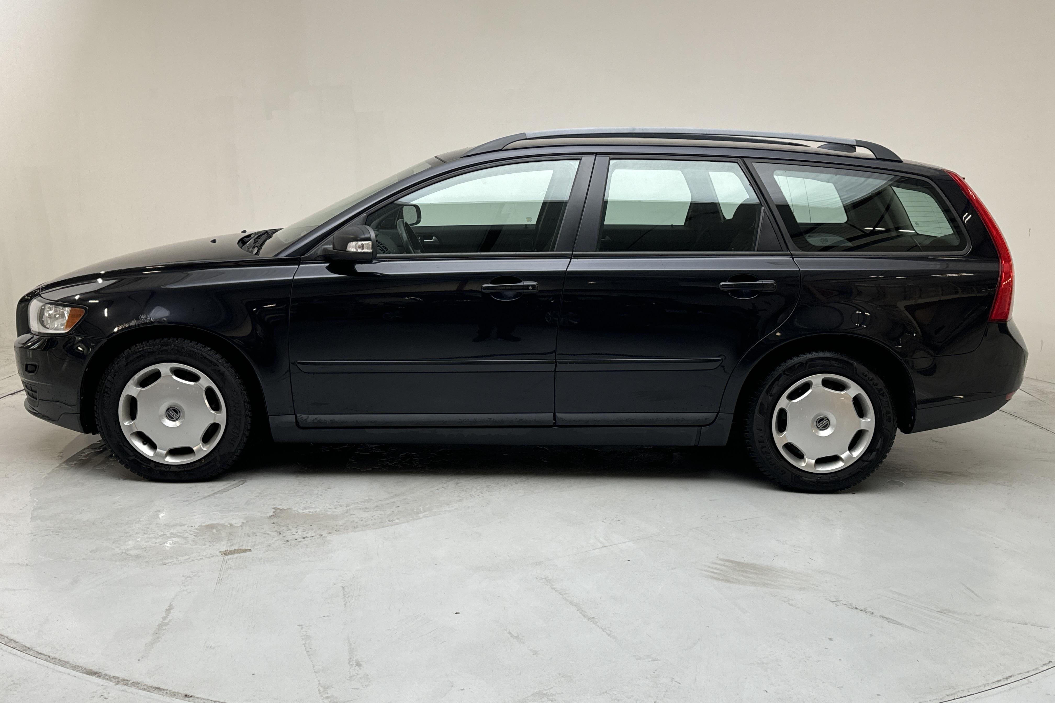 Volvo V50 1.8F (125hk) - 172 990 km - Manual - black - 2008