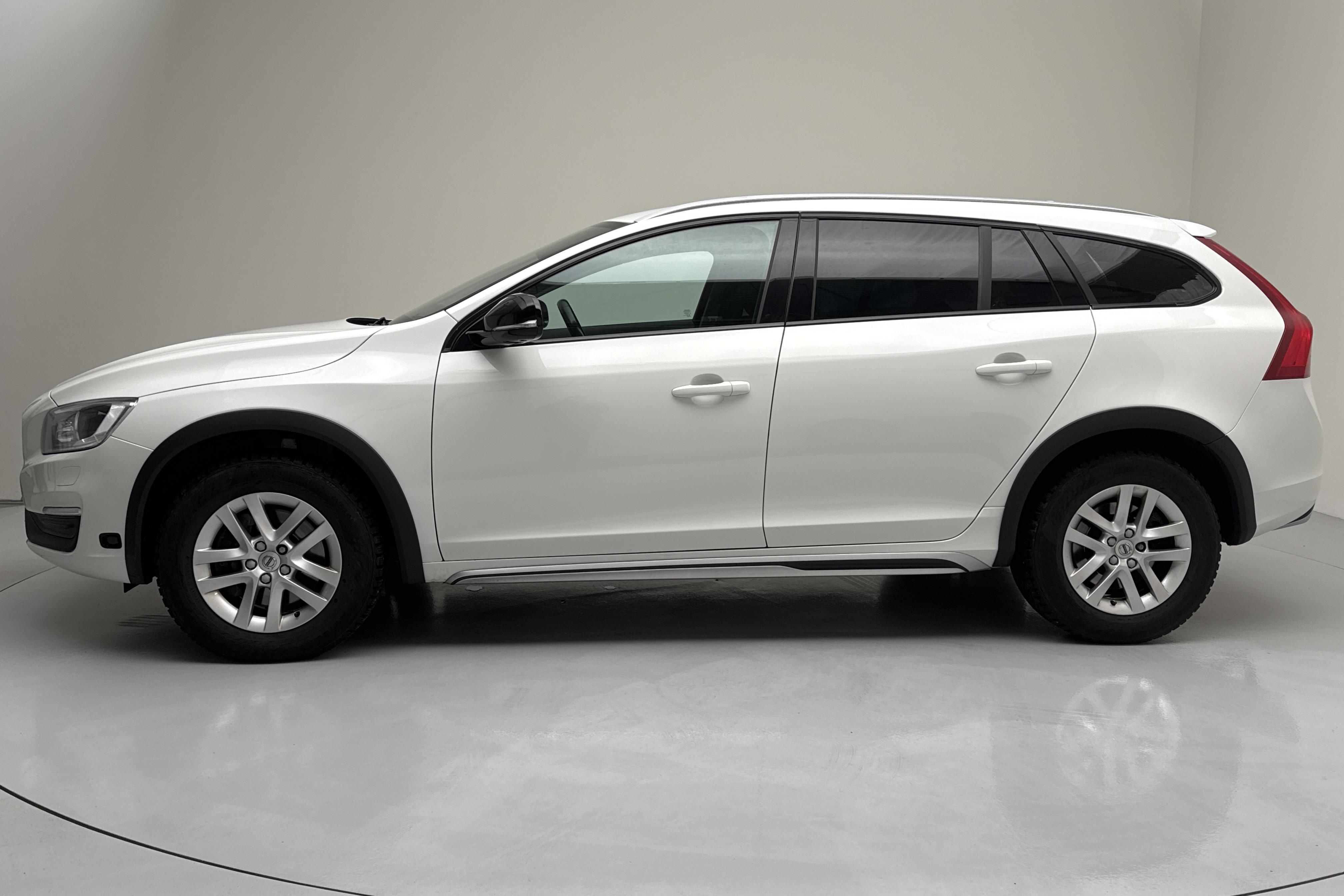 Volvo V60 D3 Cross Country (150hk) - 181 960 km - Automatic - white - 2018