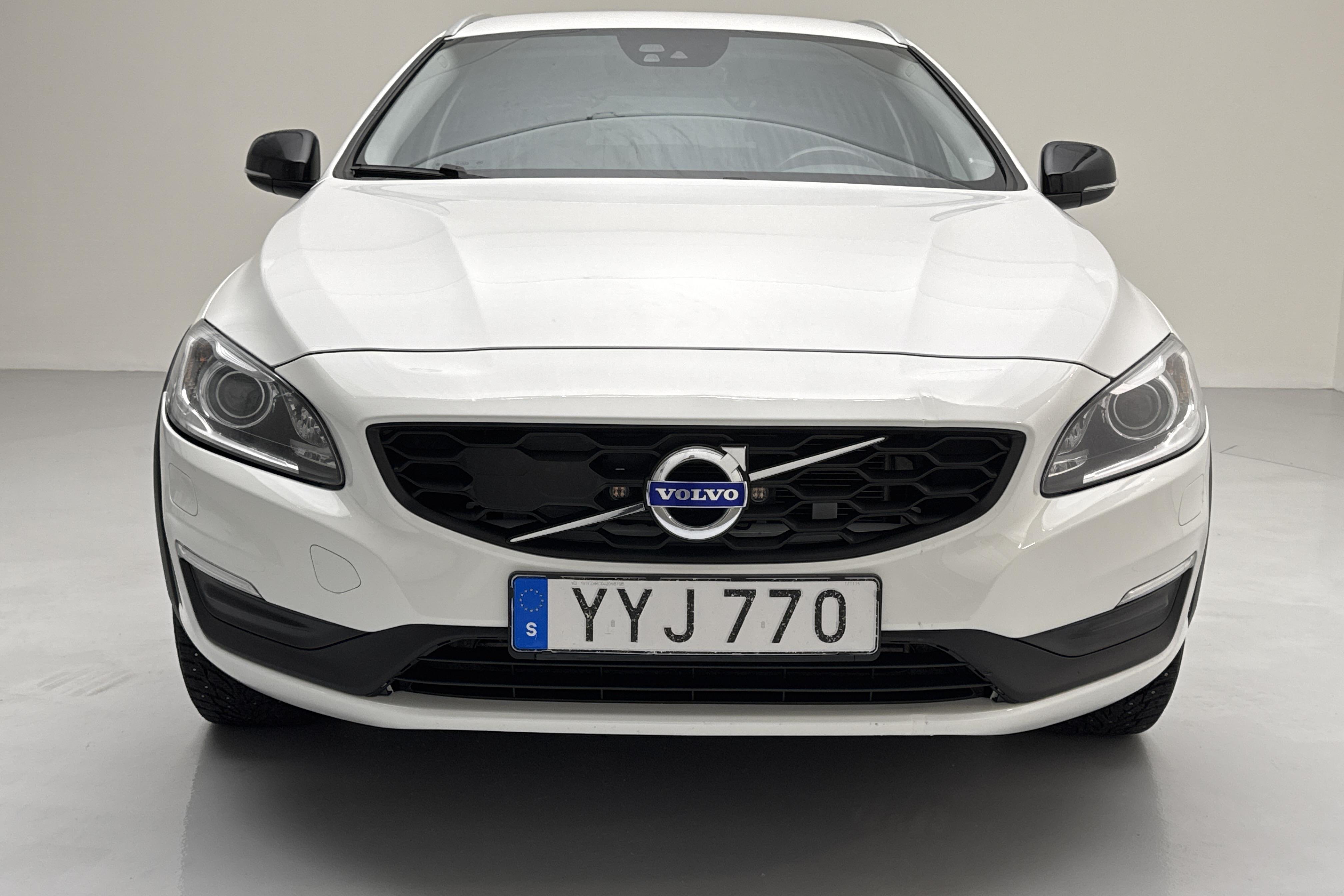 Volvo V60 D3 Cross Country (150hk) - 181 960 km - Automatic - white - 2018