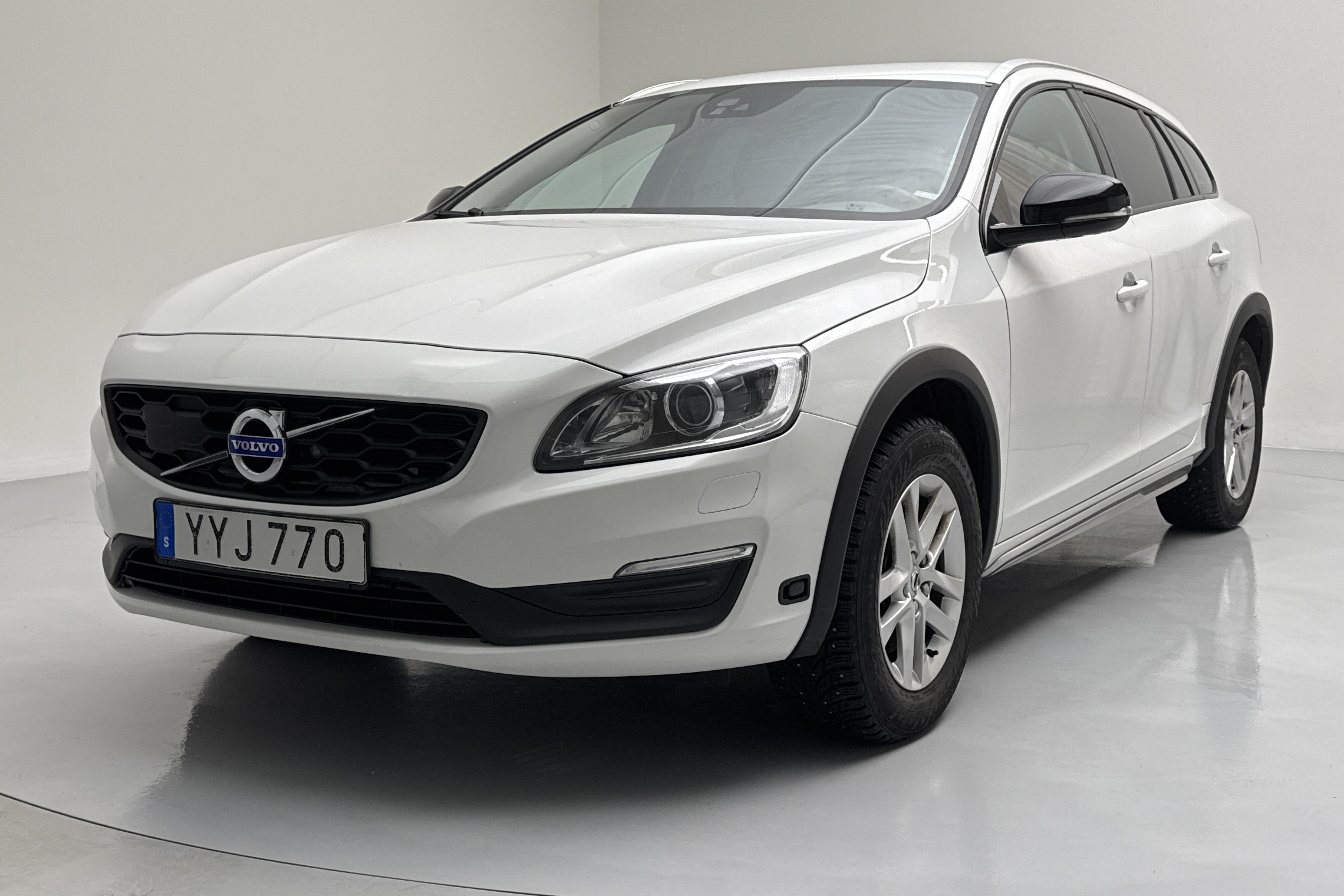 Volvo V60 D3 Cross Country (150hk) - 181 960 km - Automatic - white - 2018