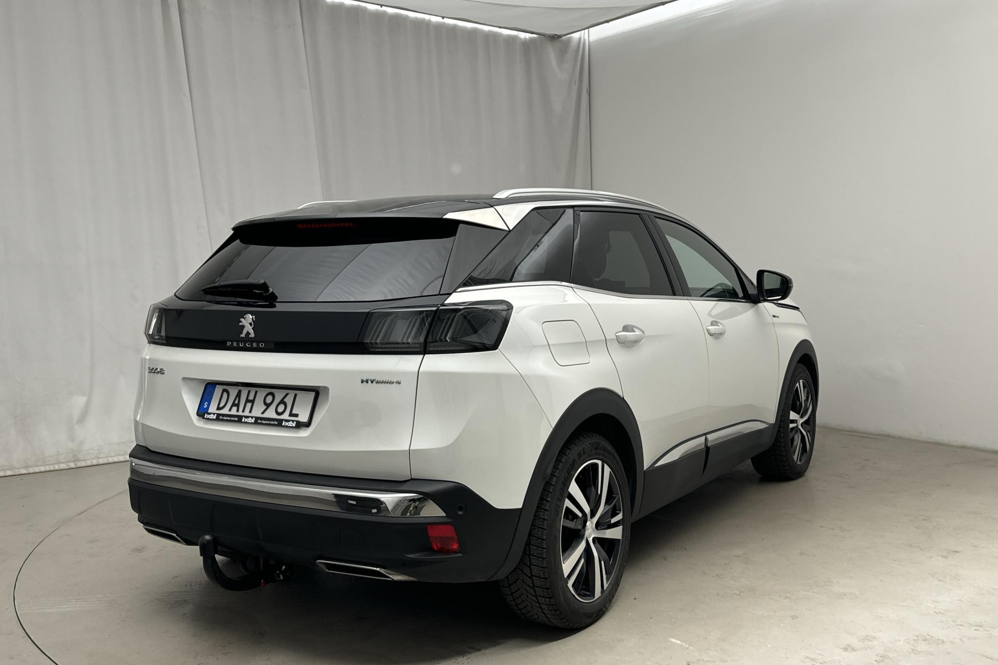 Peugeot 3008 1.6 Plug-in Hybrid 4 (300hk) - 89 810 km - Automatic - white - 2020