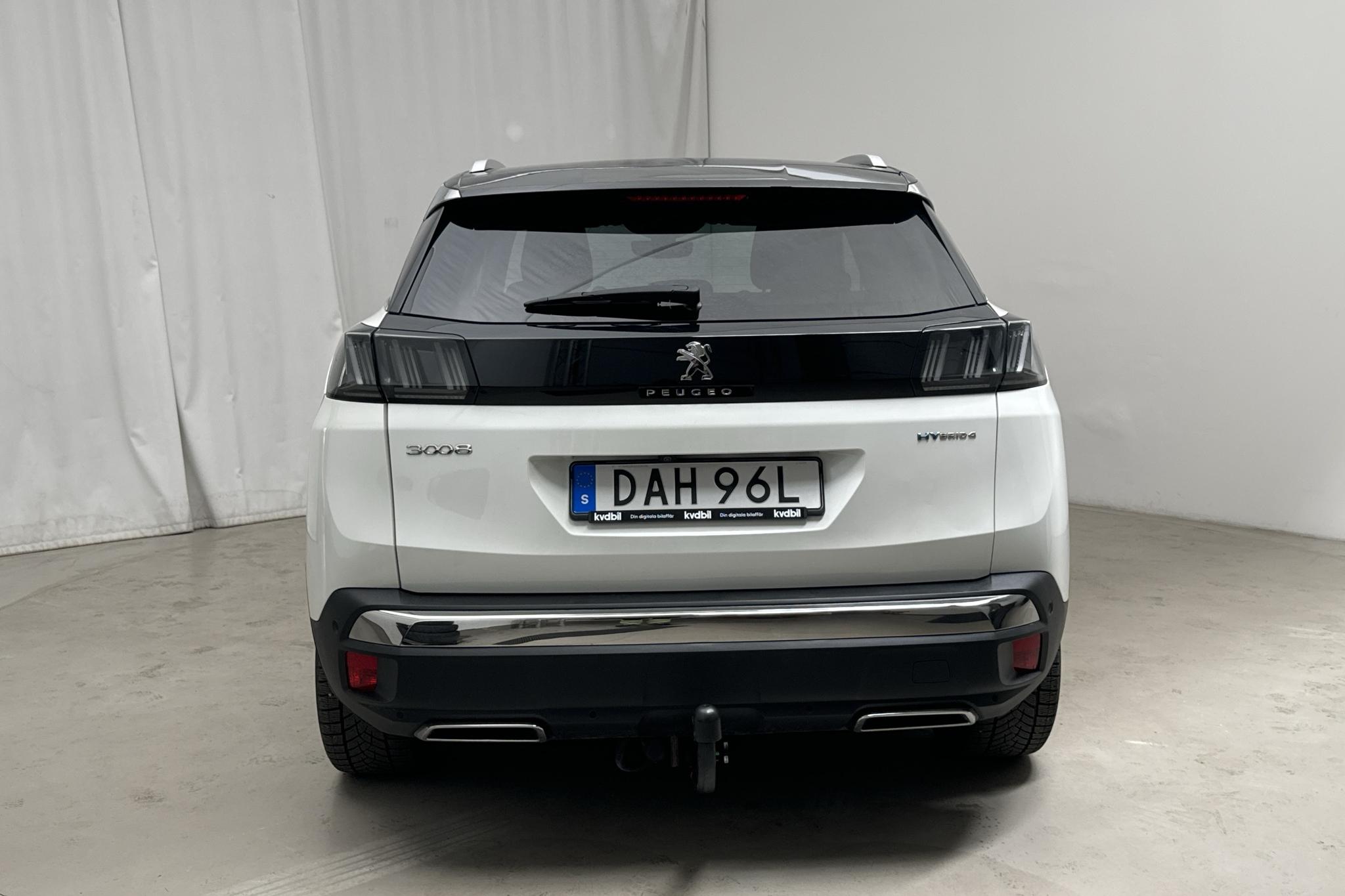 Peugeot 3008 1.6 Plug-in Hybrid 4 (300hk) - 89 810 km - Automatic - white - 2020