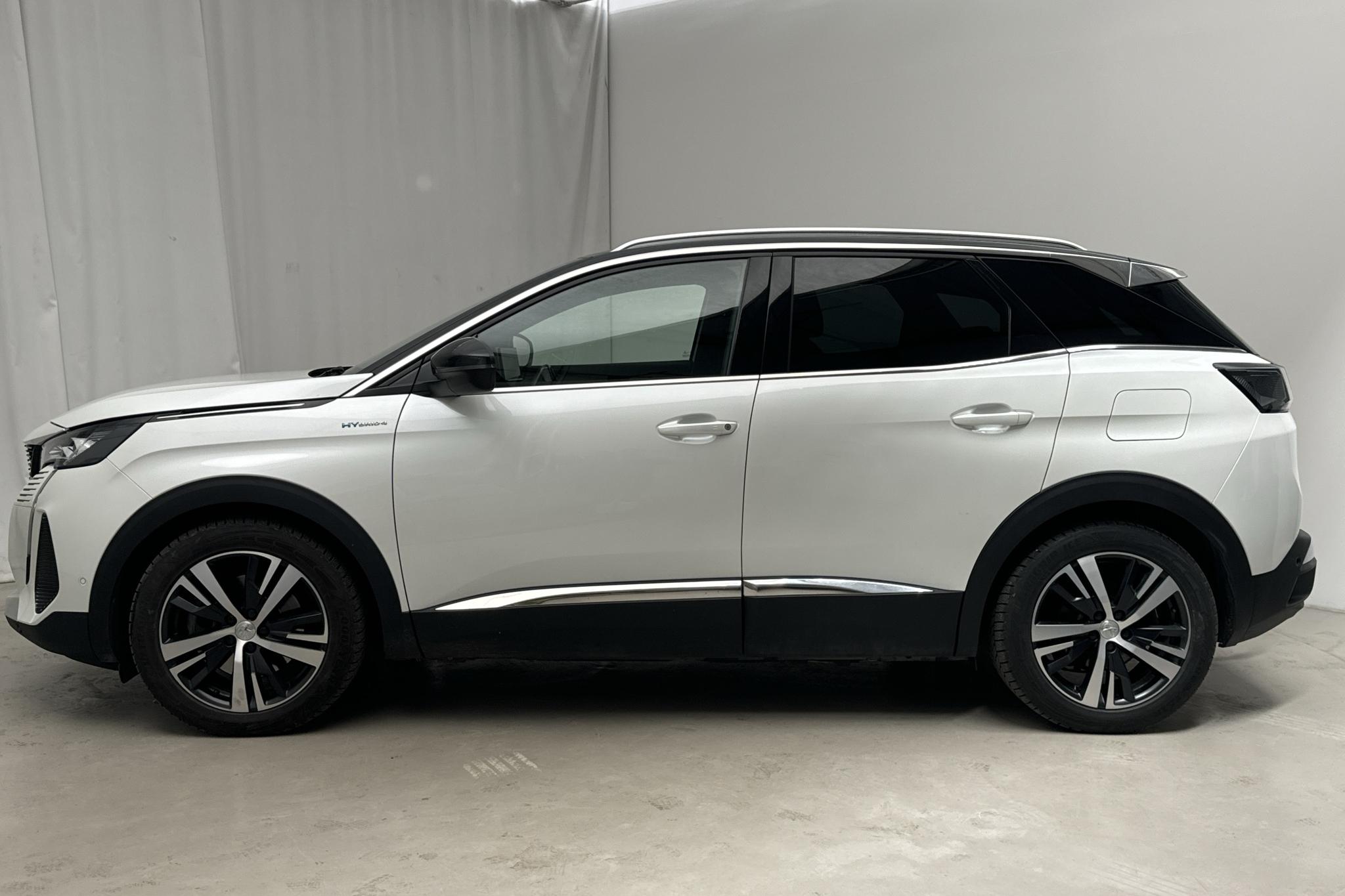 Peugeot 3008 1.6 Plug-in Hybrid 4 (300hk) - 89 810 km - Automatic - white - 2020