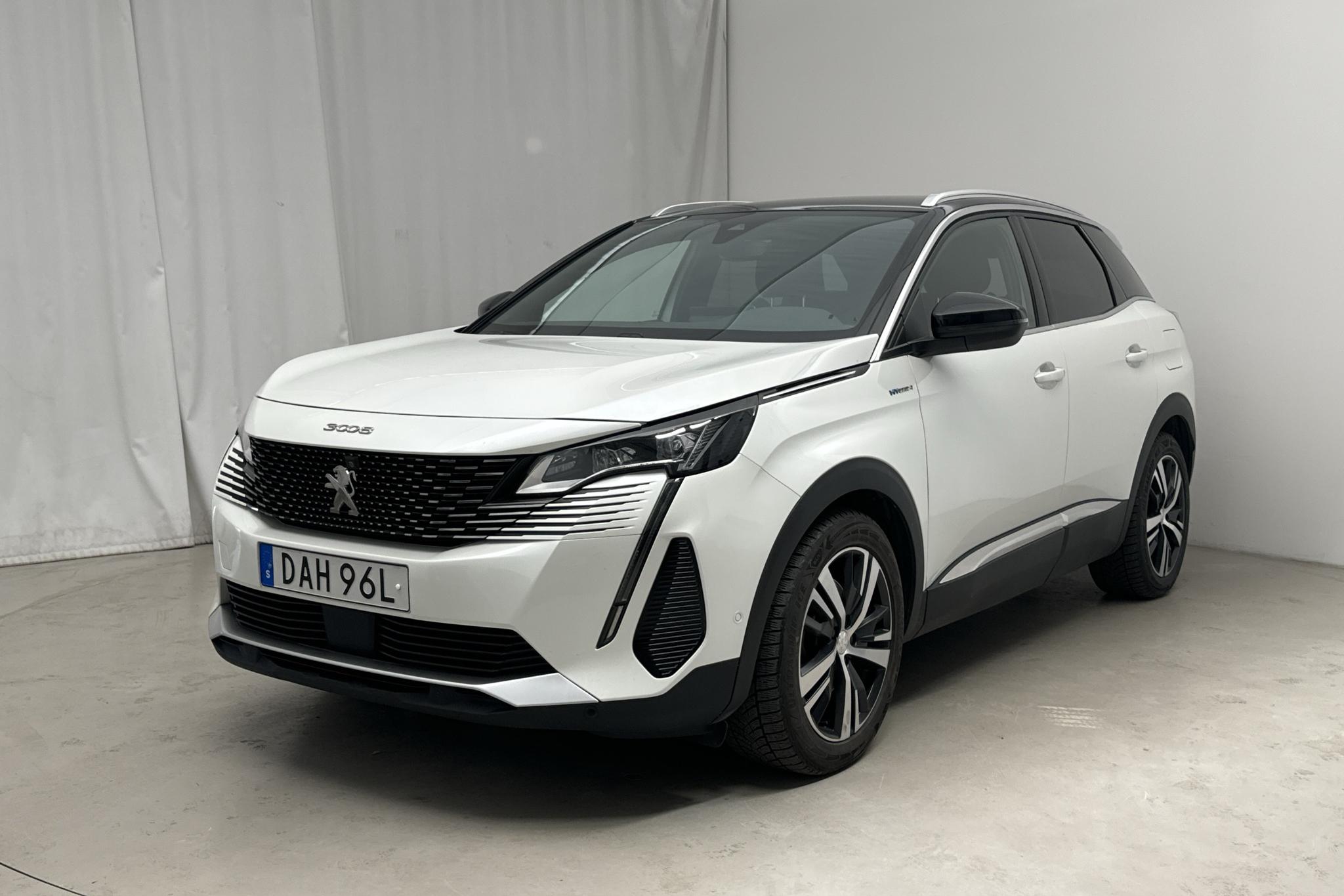 Peugeot 3008 1.6 Plug-in Hybrid 4 (300hk) - 89 810 km - Automatic - white - 2020