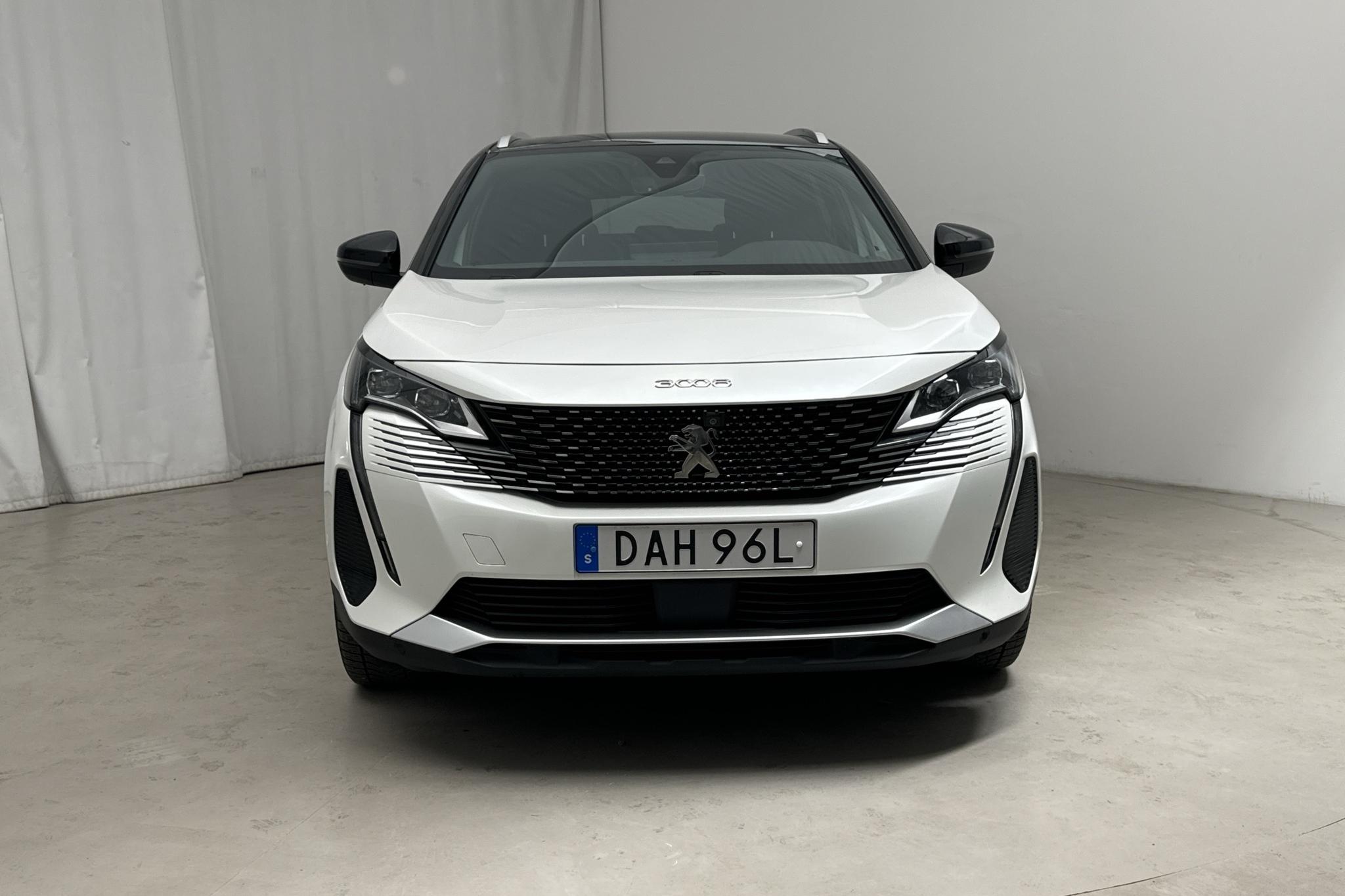 Peugeot 3008 1.6 Plug-in Hybrid 4 (300hk) - 89 810 km - Automatic - white - 2020