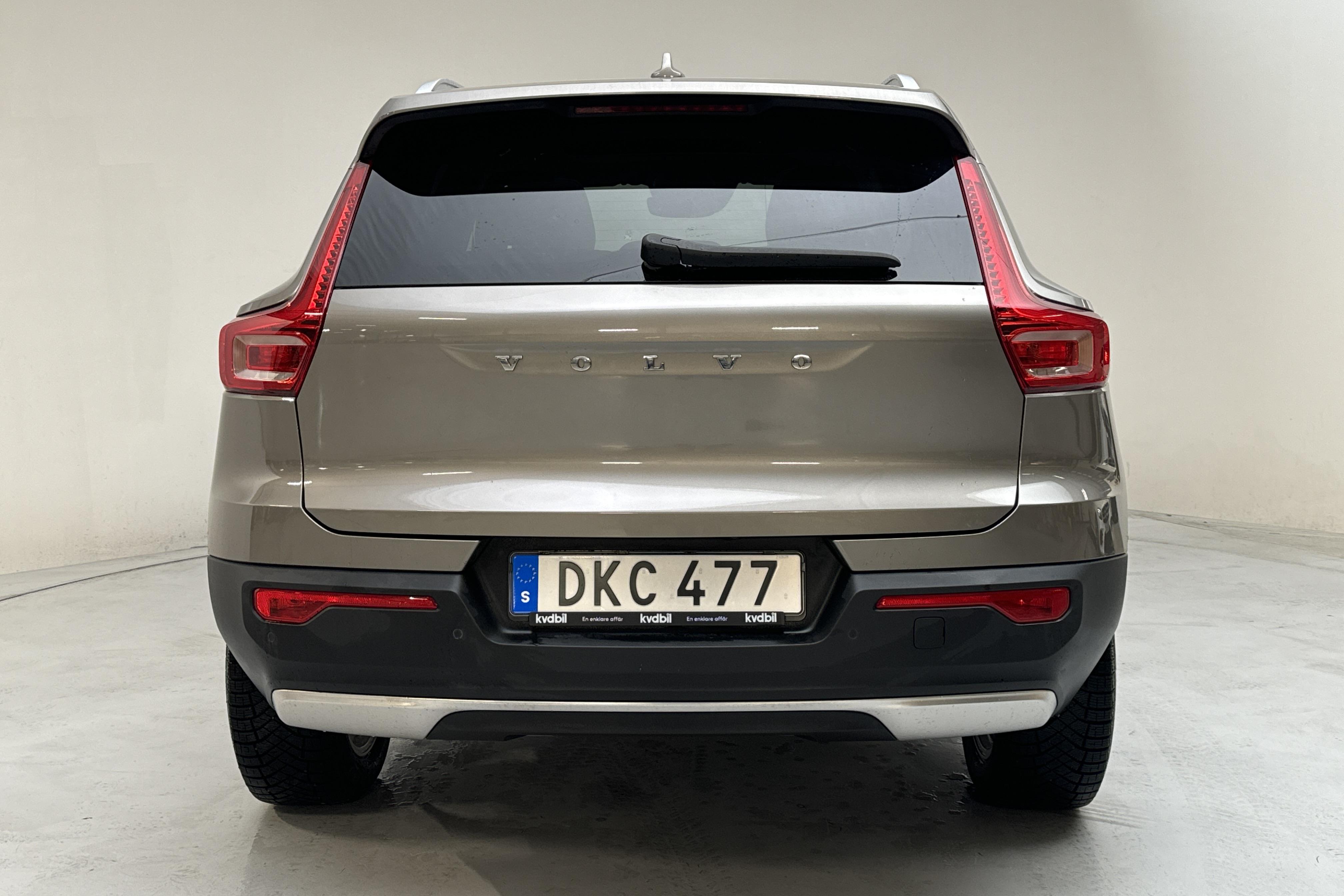 Volvo XC40 B4 AWD (197hk) - 3 235 mil - Automat - grå - 2022